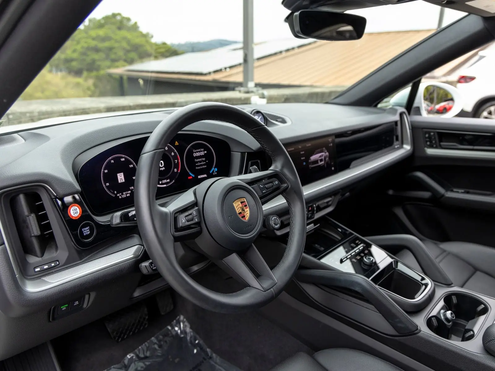 2026 Porsche Cayenne Base photo 4