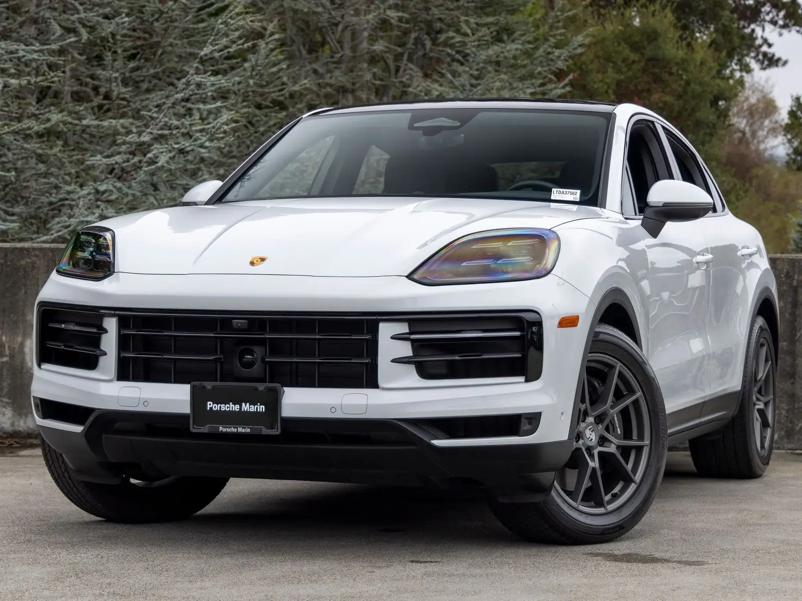 2026 Porsche Cayenne Base photo 1