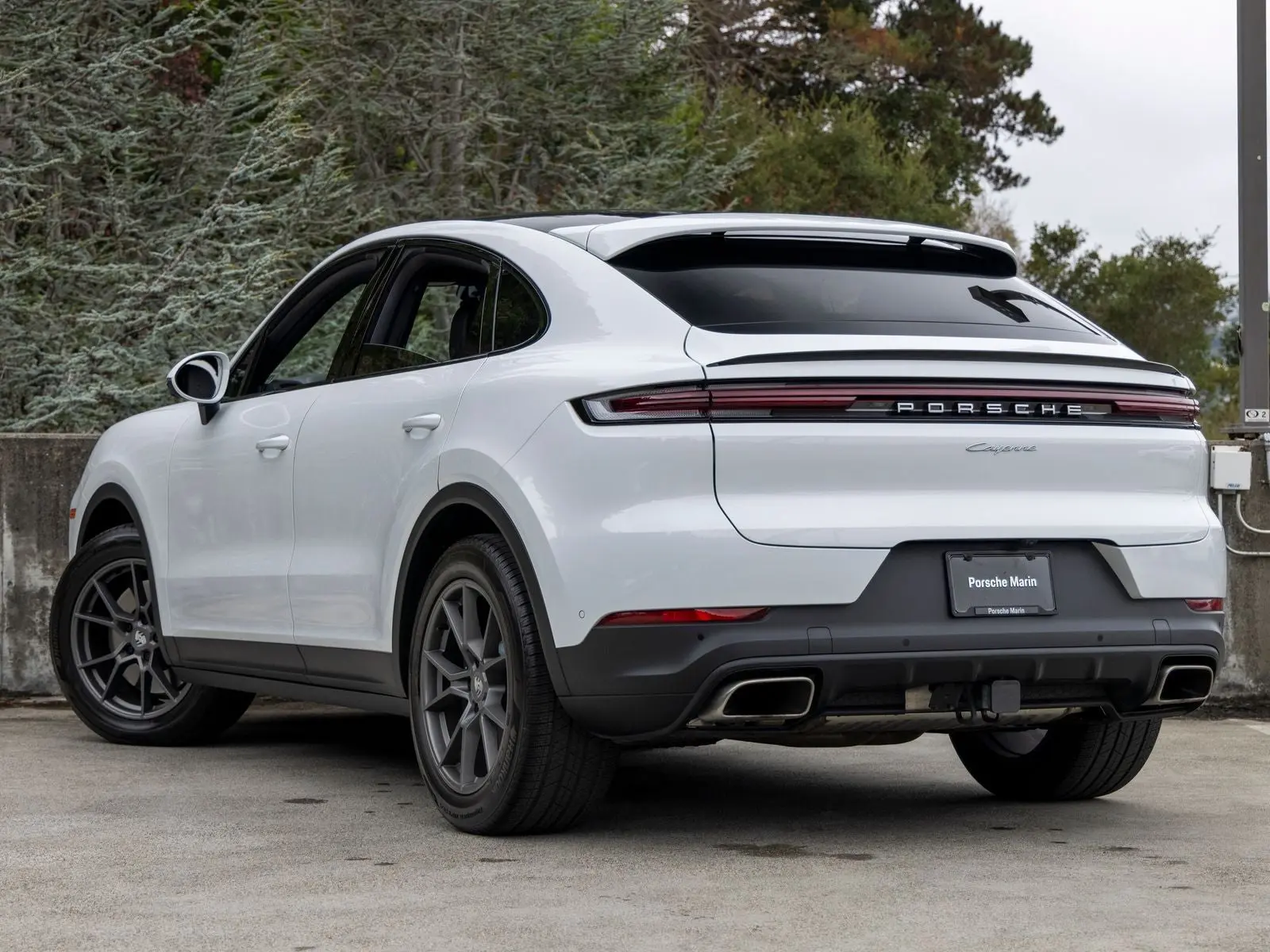 2026 Porsche Cayenne Base photo 3