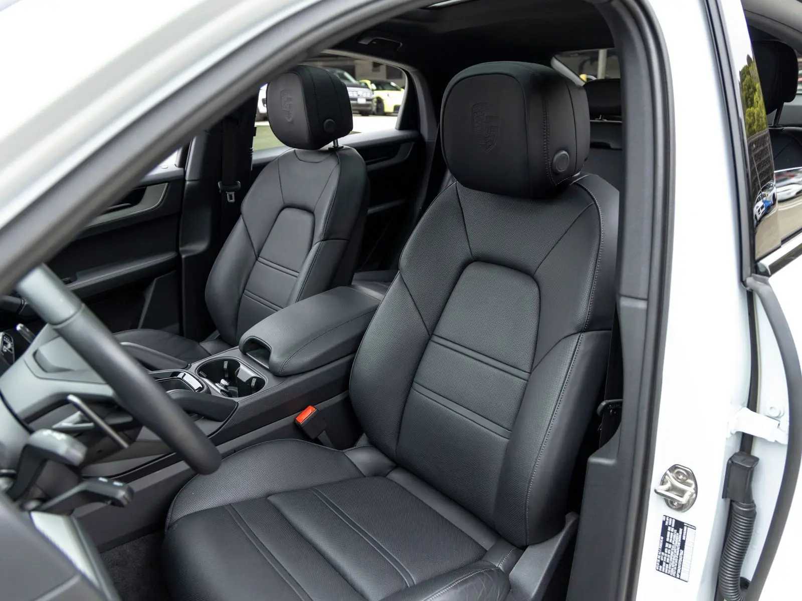 2026 Porsche Cayenne Base photo 5