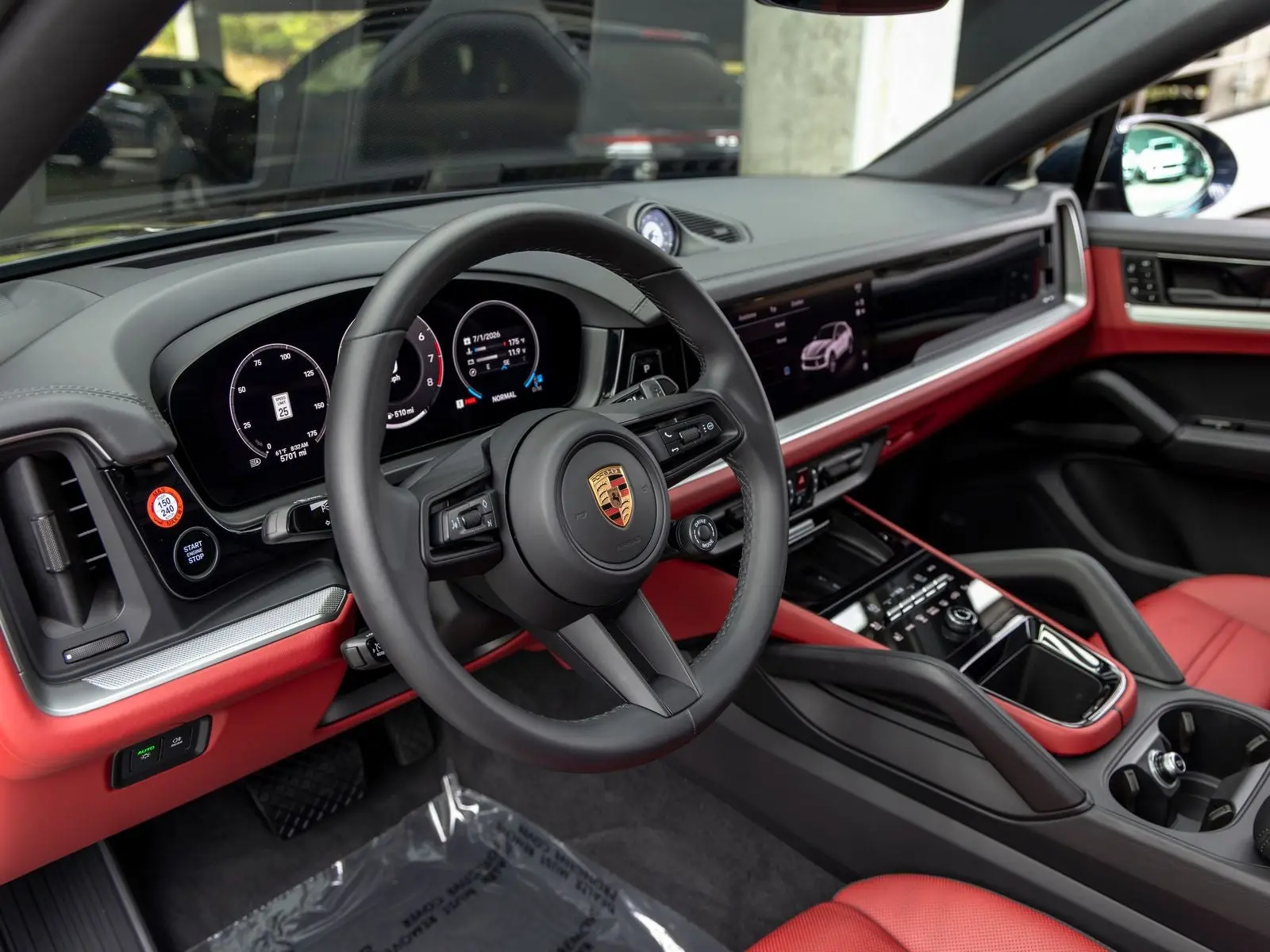 2025 Porsche Cayenne Base photo 4