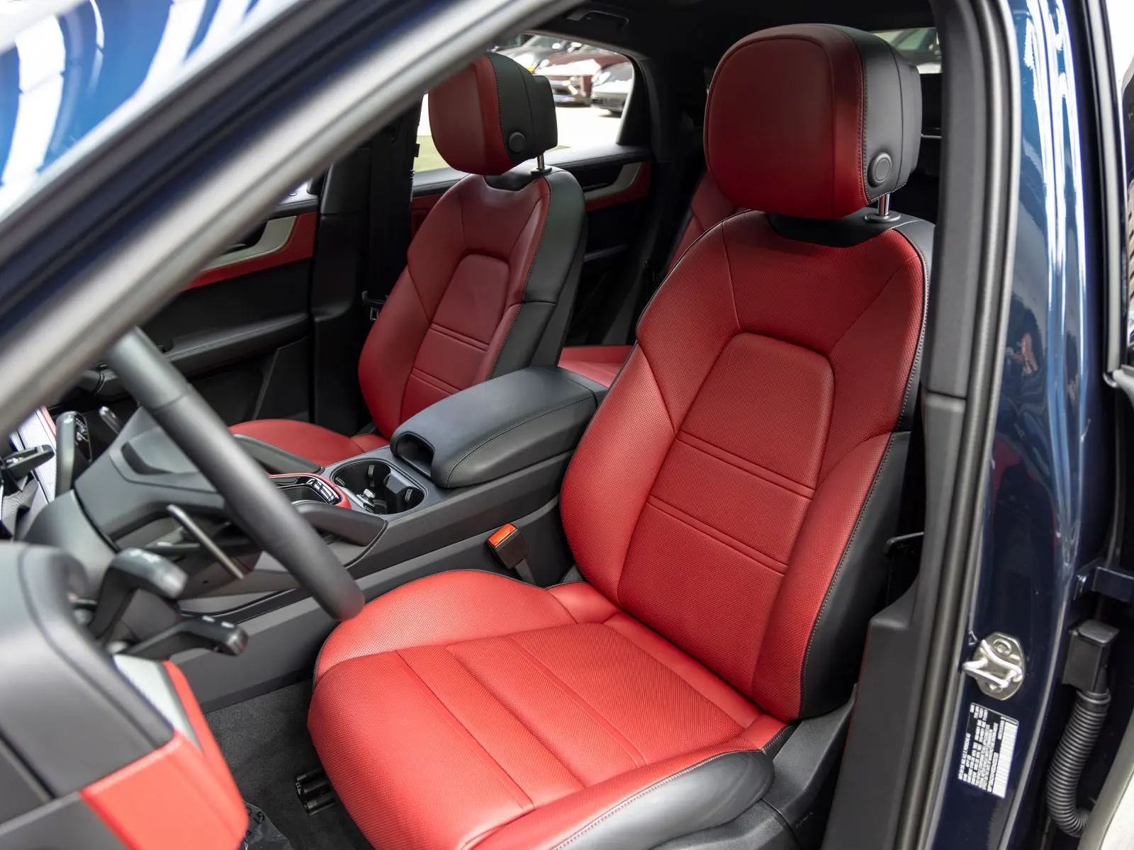 2025 Porsche Cayenne Base photo 5