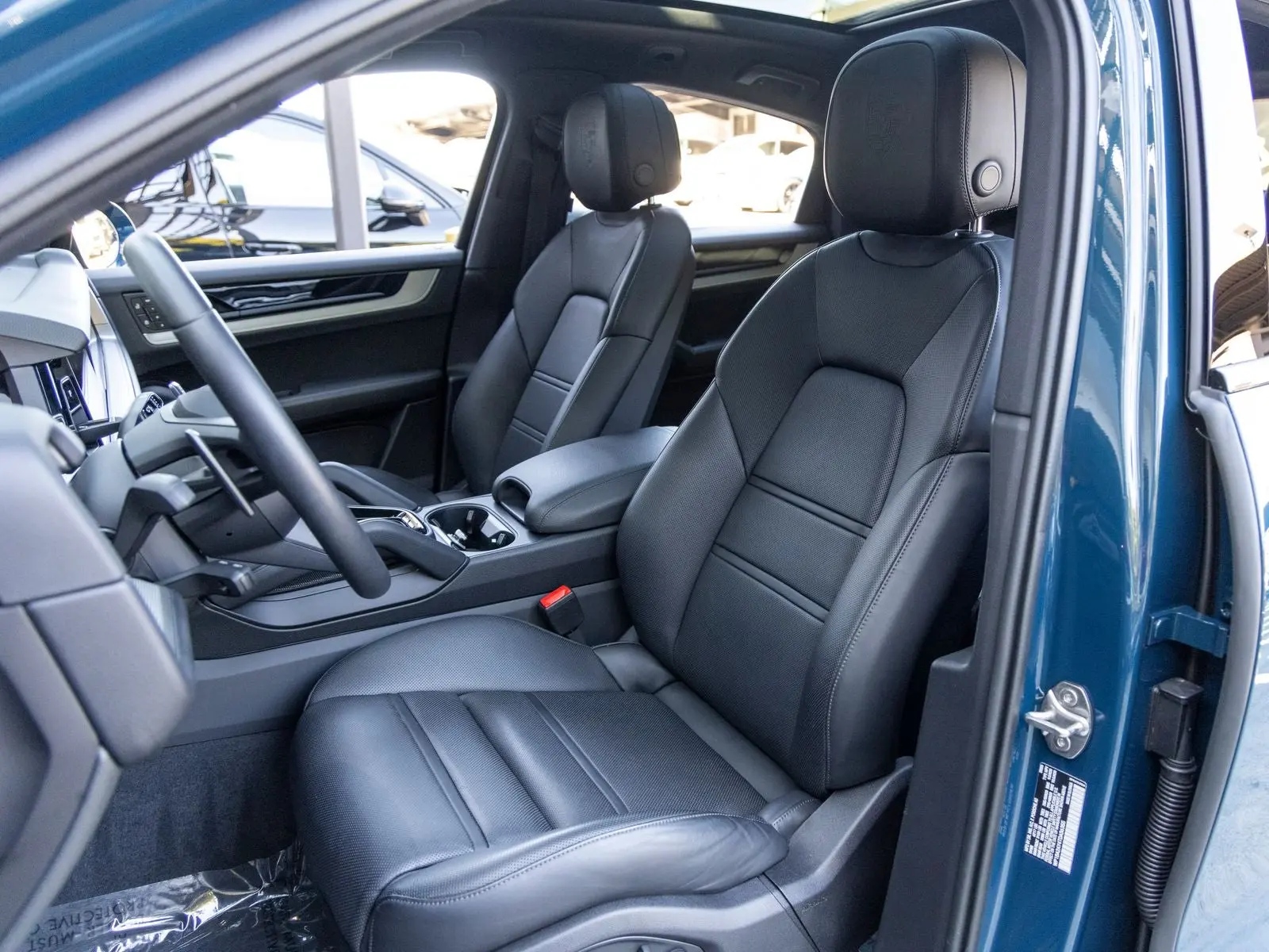 2026 Porsche Cayenne Base photo 5