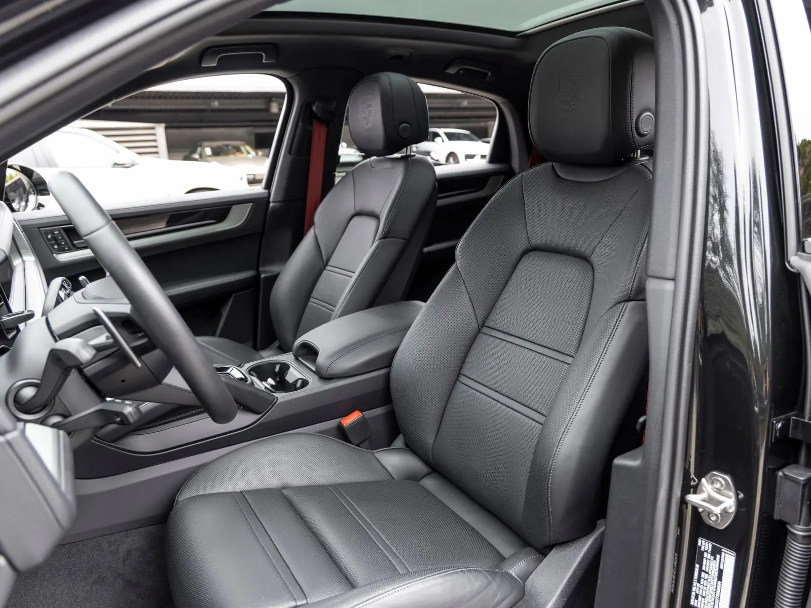 2026 Porsche Cayenne Base photo 5