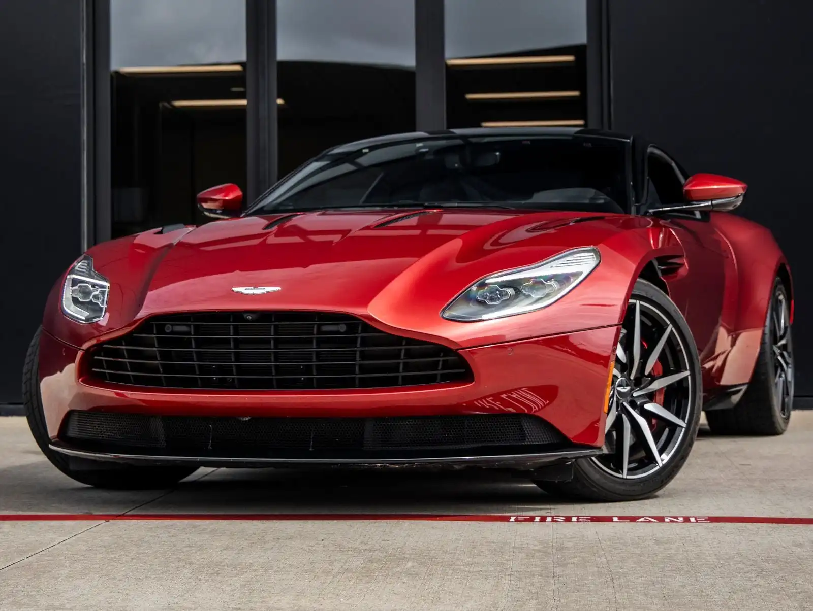 2017 Aston Martin DB11 Base's photo