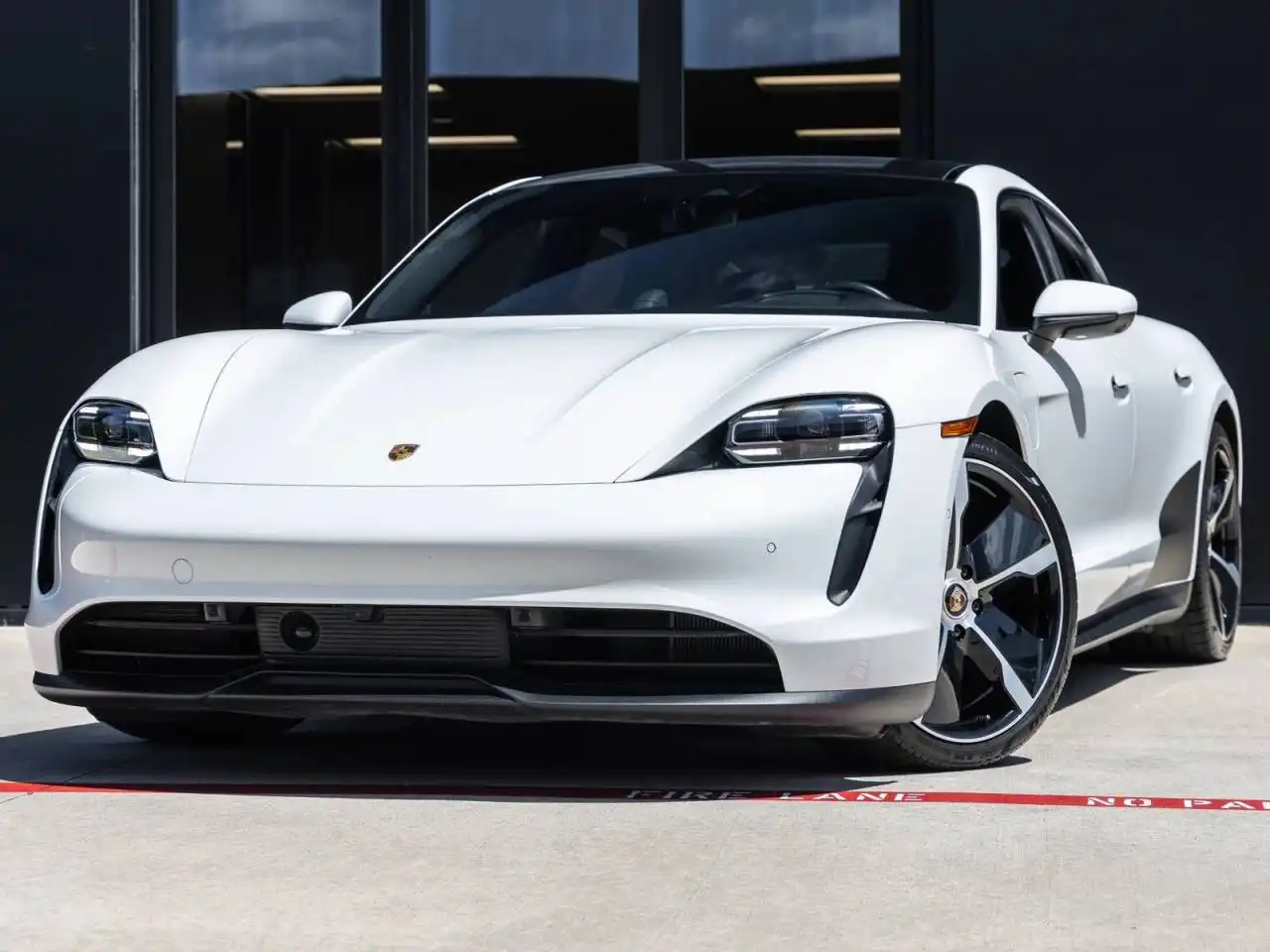 2021 Porsche Taycan Base's photo