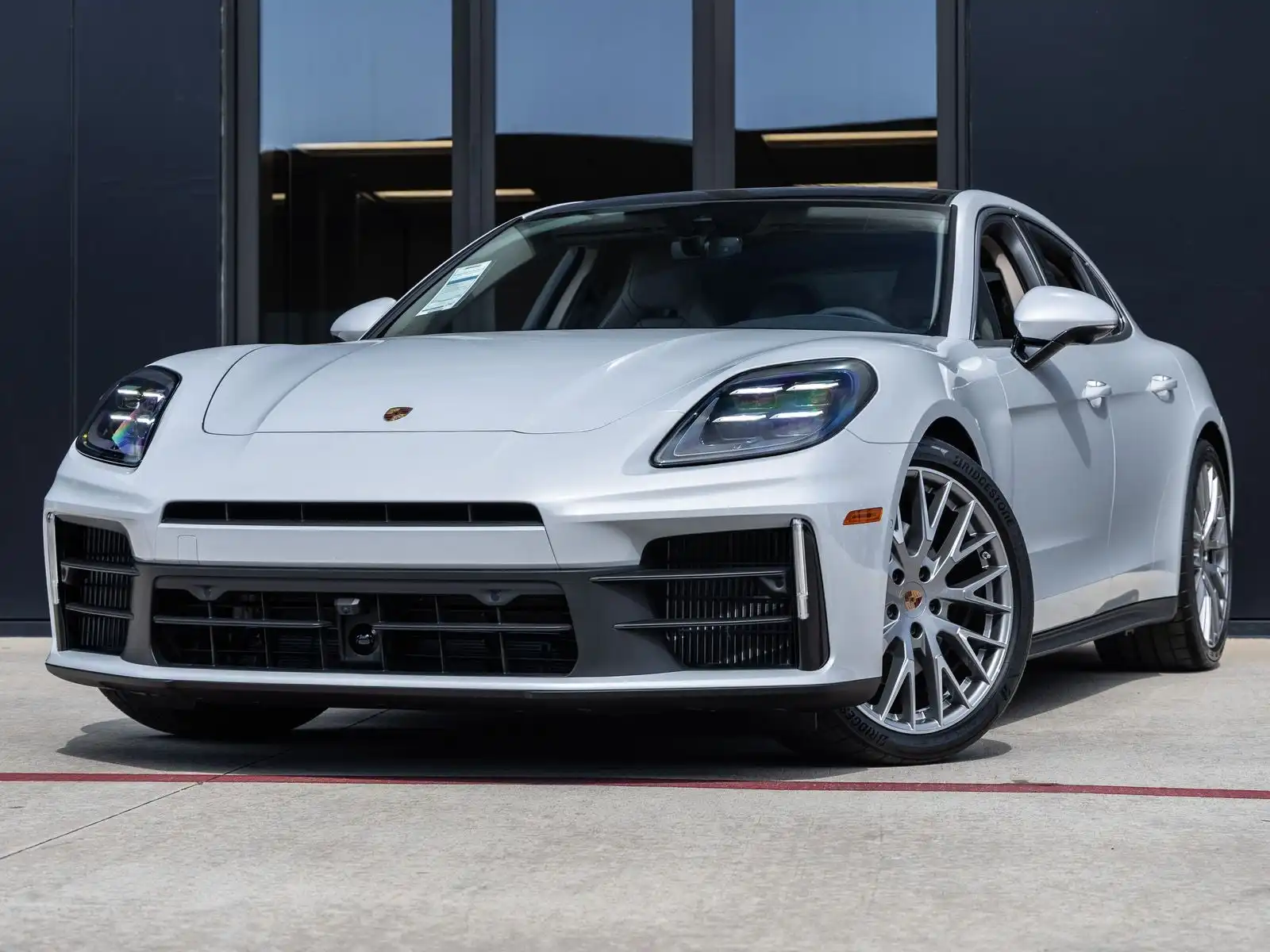 2026 Porsche Panamera 4's photo