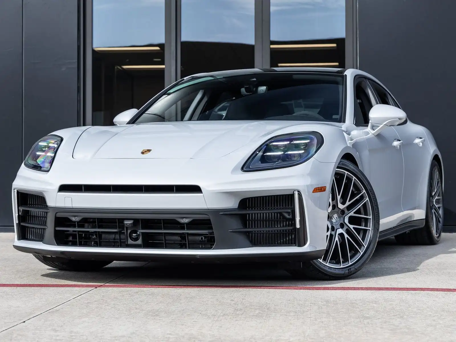 2026 Porsche Panamera 4's photo