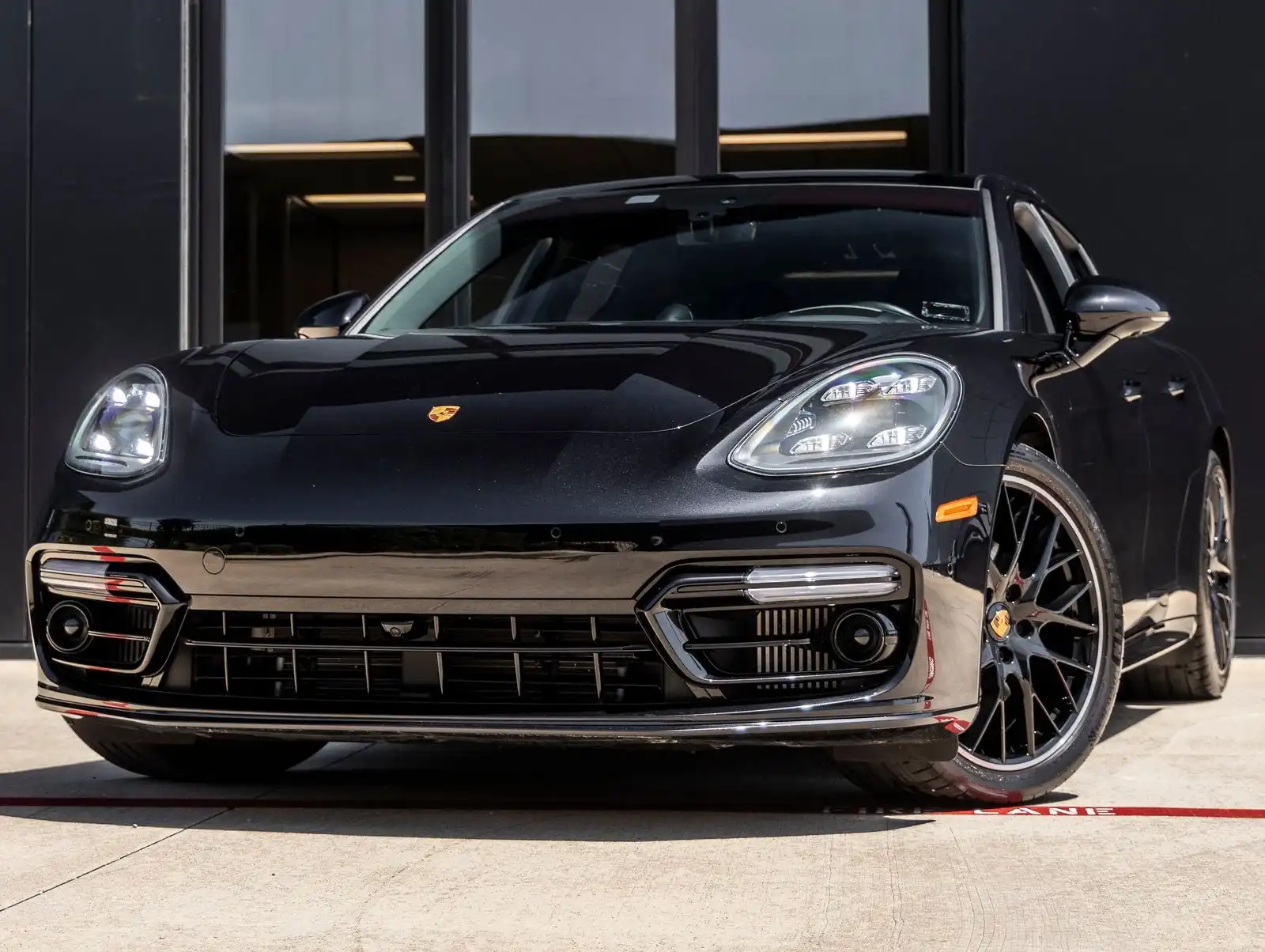 2023 Porsche Panamera 4S's photo