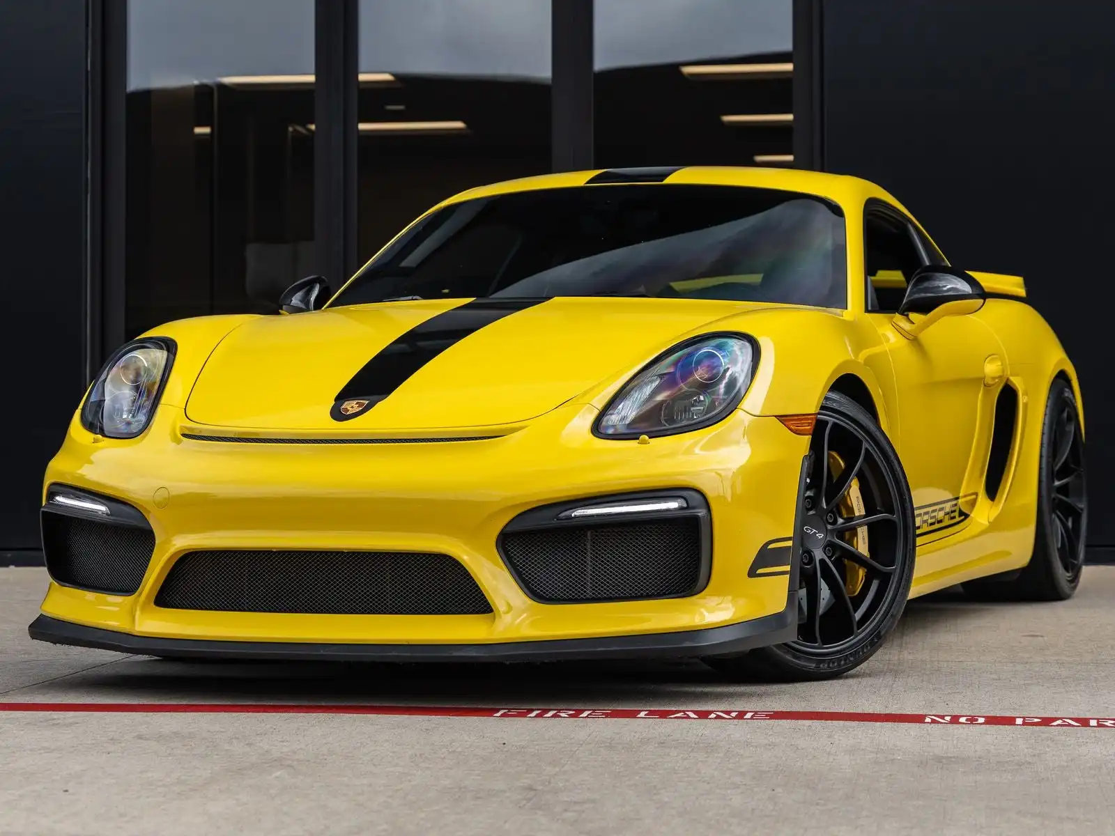 2016 Porsche Cayman GT4's photo