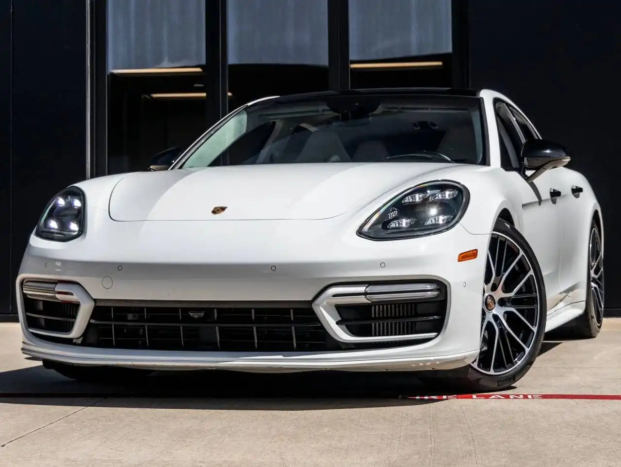 2021 Porsche Panamera GTS's photo