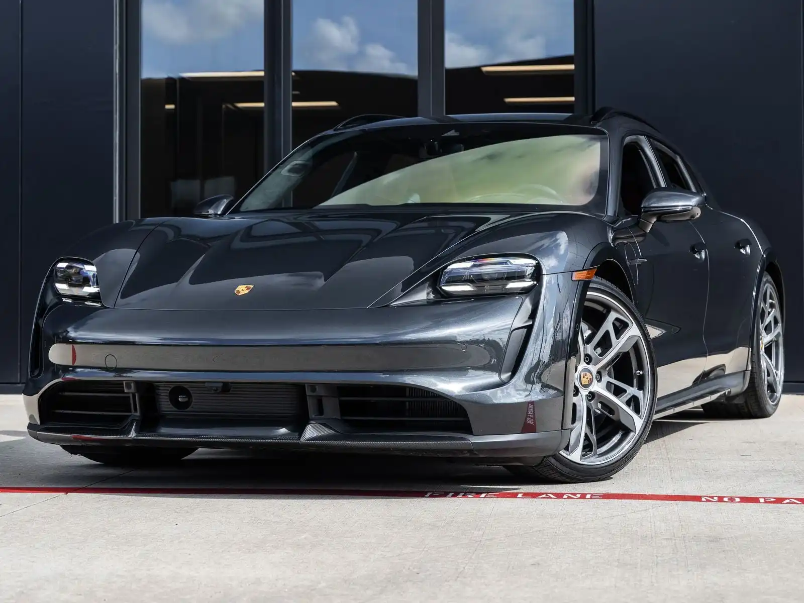 2023 Porsche Taycan Turbo S Cross Turismo's photo