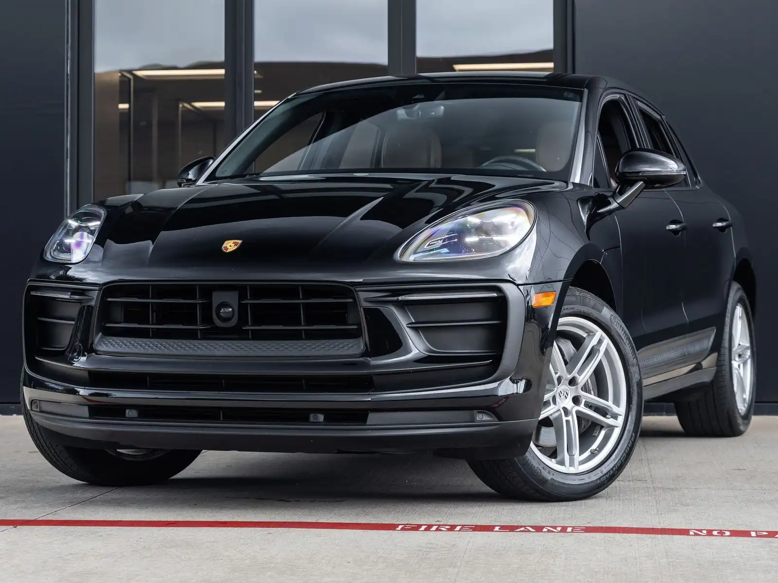 2024 Porsche Macan Base's photo
