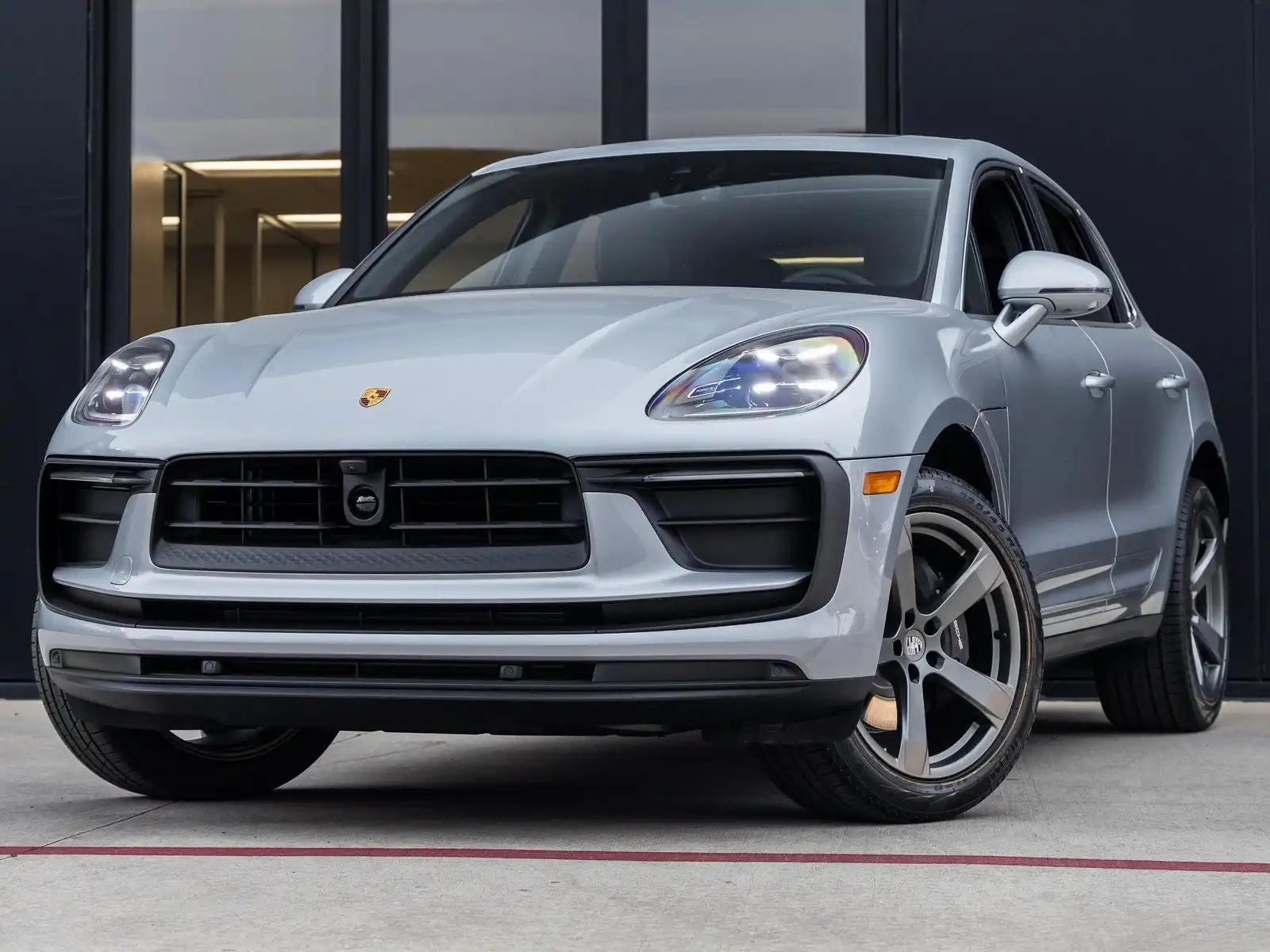 2026 Porsche Macan Base's photo