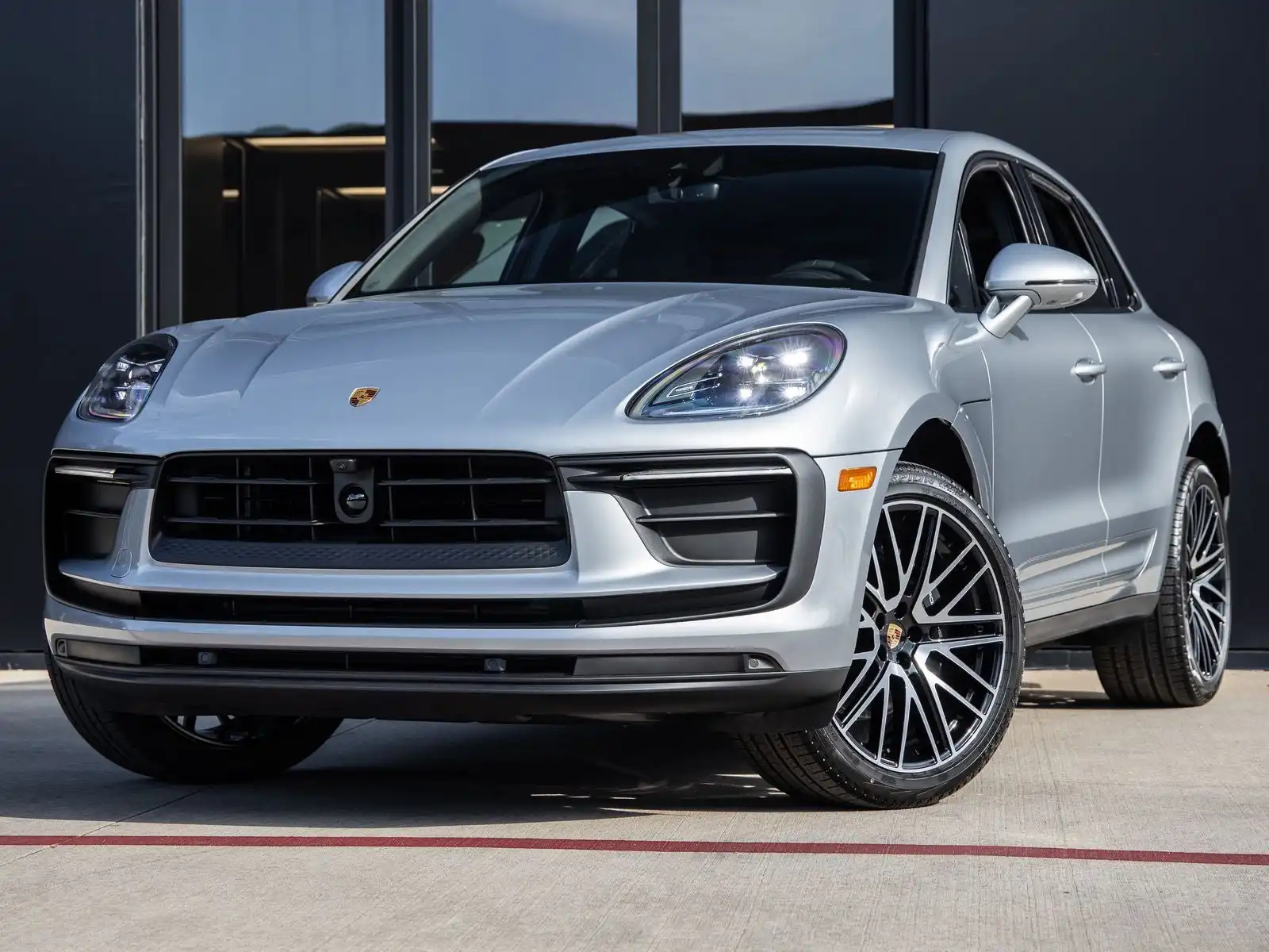 2026 Porsche Macan Base's photo