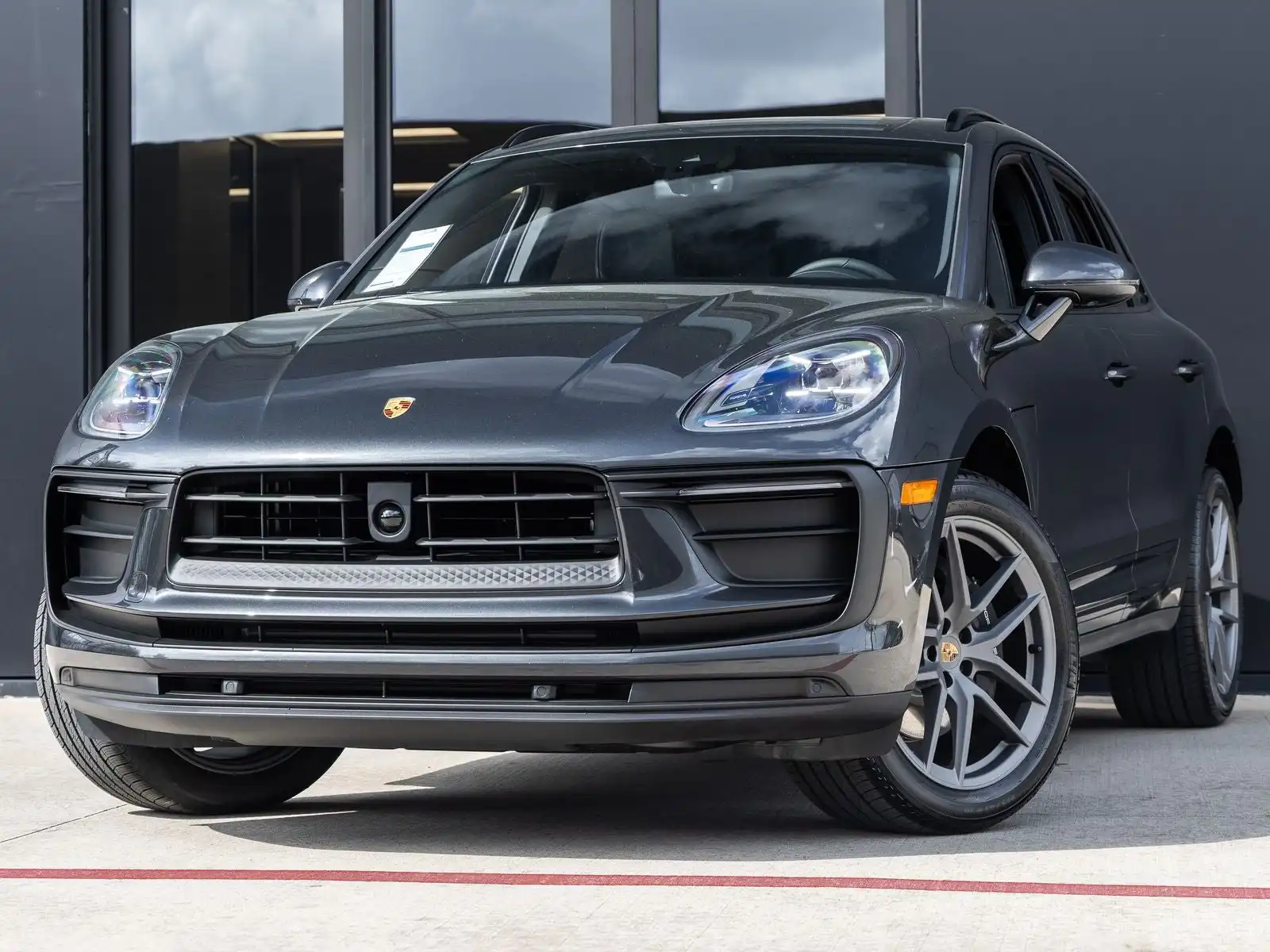 2026 Porsche Macan Base's photo