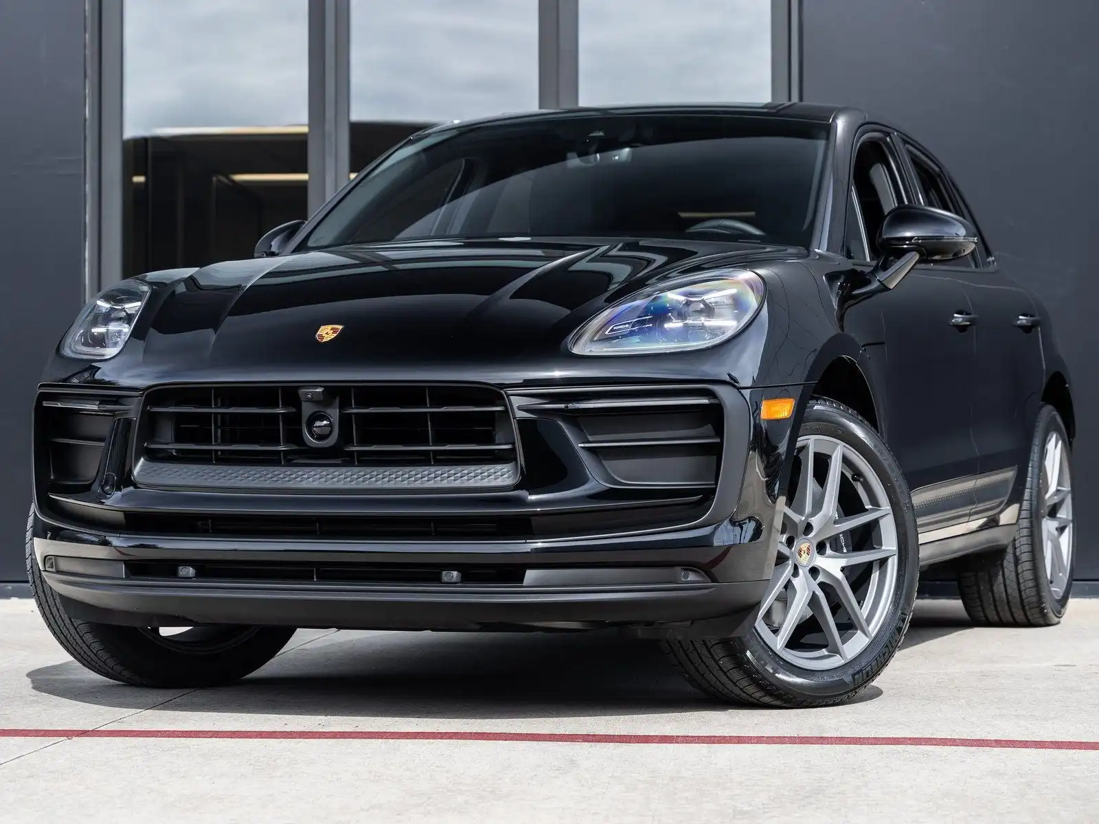 2026 Porsche Macan Base's photo
