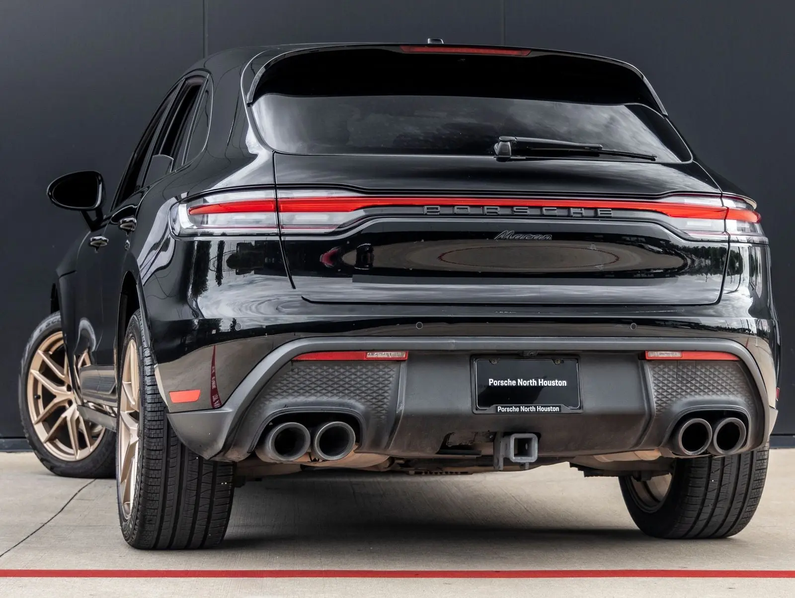 2023 Porsche Macan Base photo 3