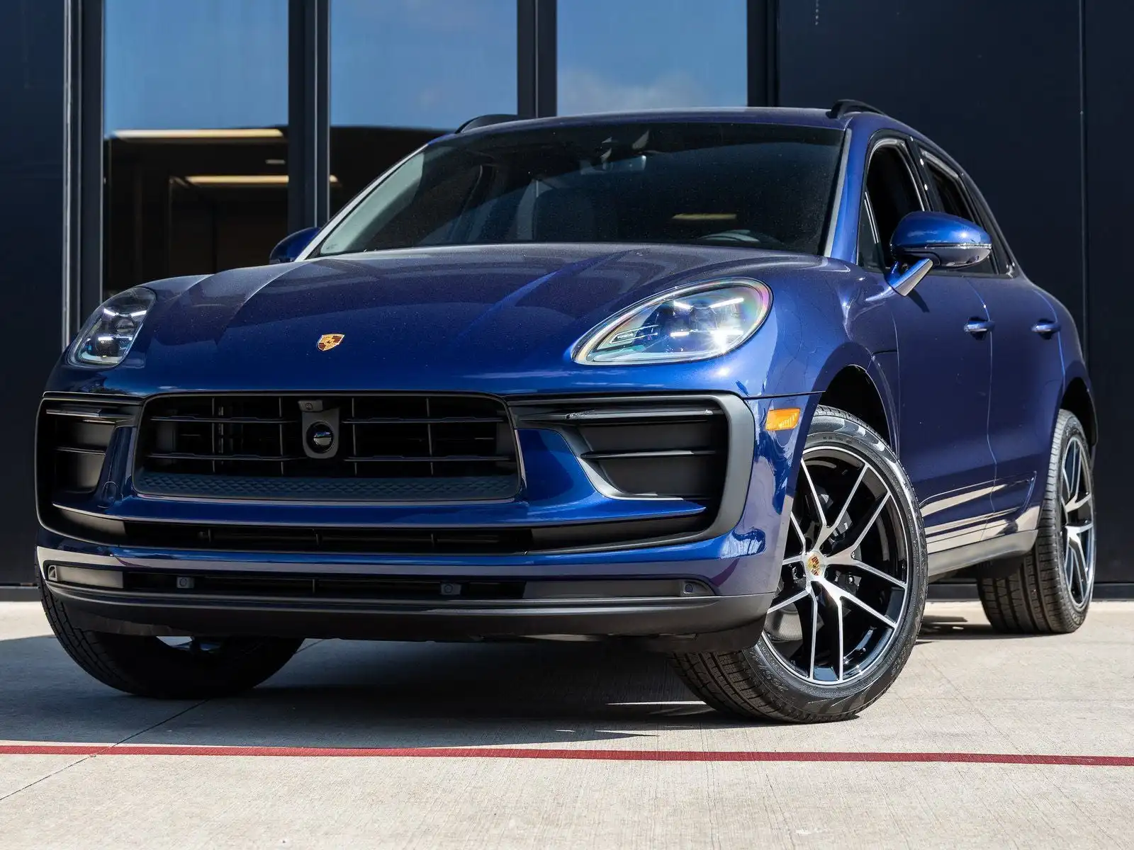 2025 Porsche Macan Base's photo