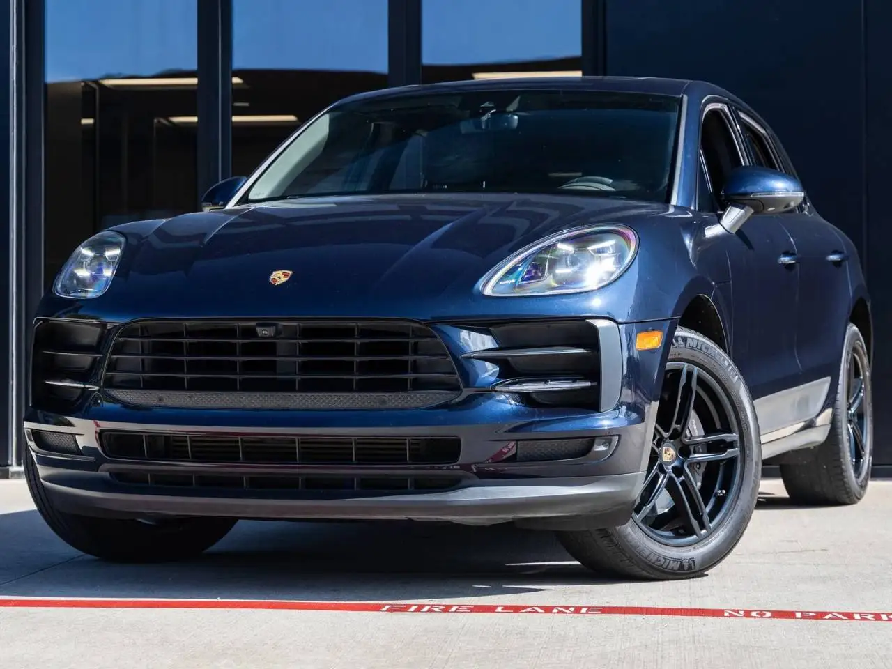 2021 Porsche Macan Base photo 1