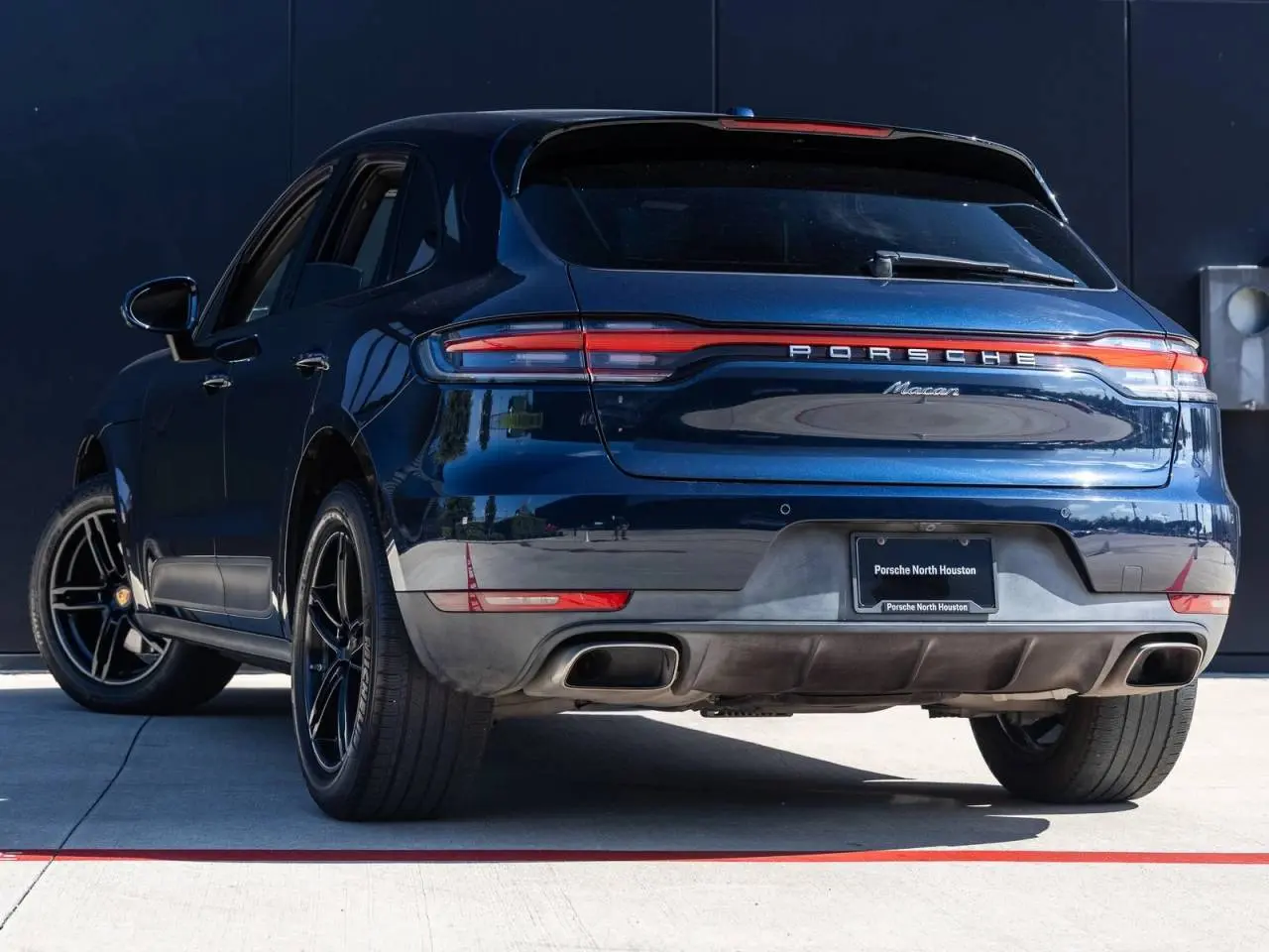 2021 Porsche Macan Base photo 3