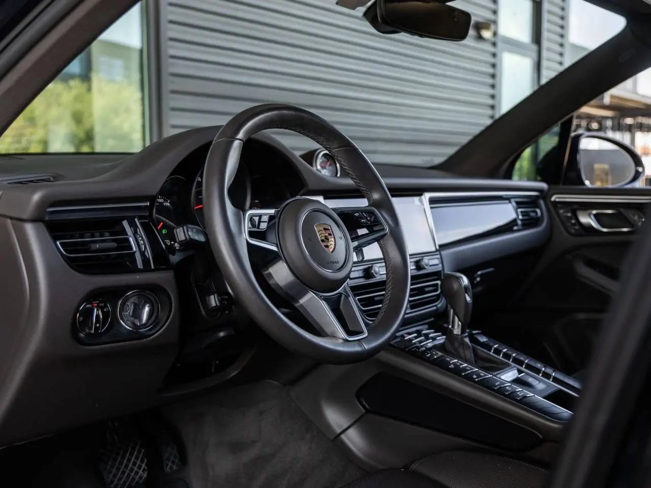 2021 Porsche Macan Base photo 4