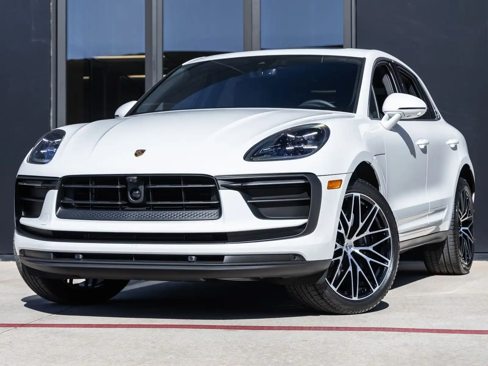 2026 Porsche Macan Base's photo