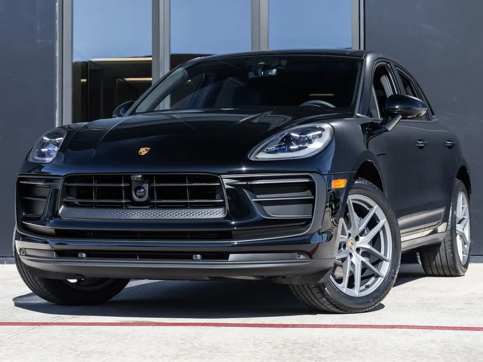 2026 Porsche Macan Base's photo