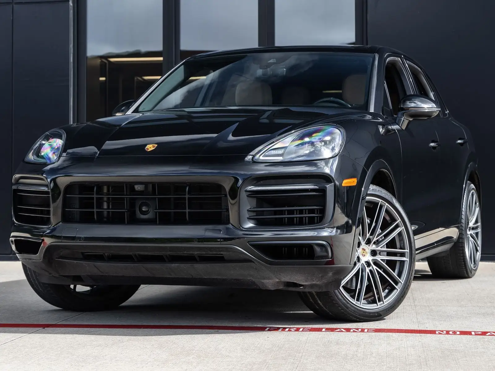 2023 Porsche Cayenne Platinum Edition photo 1