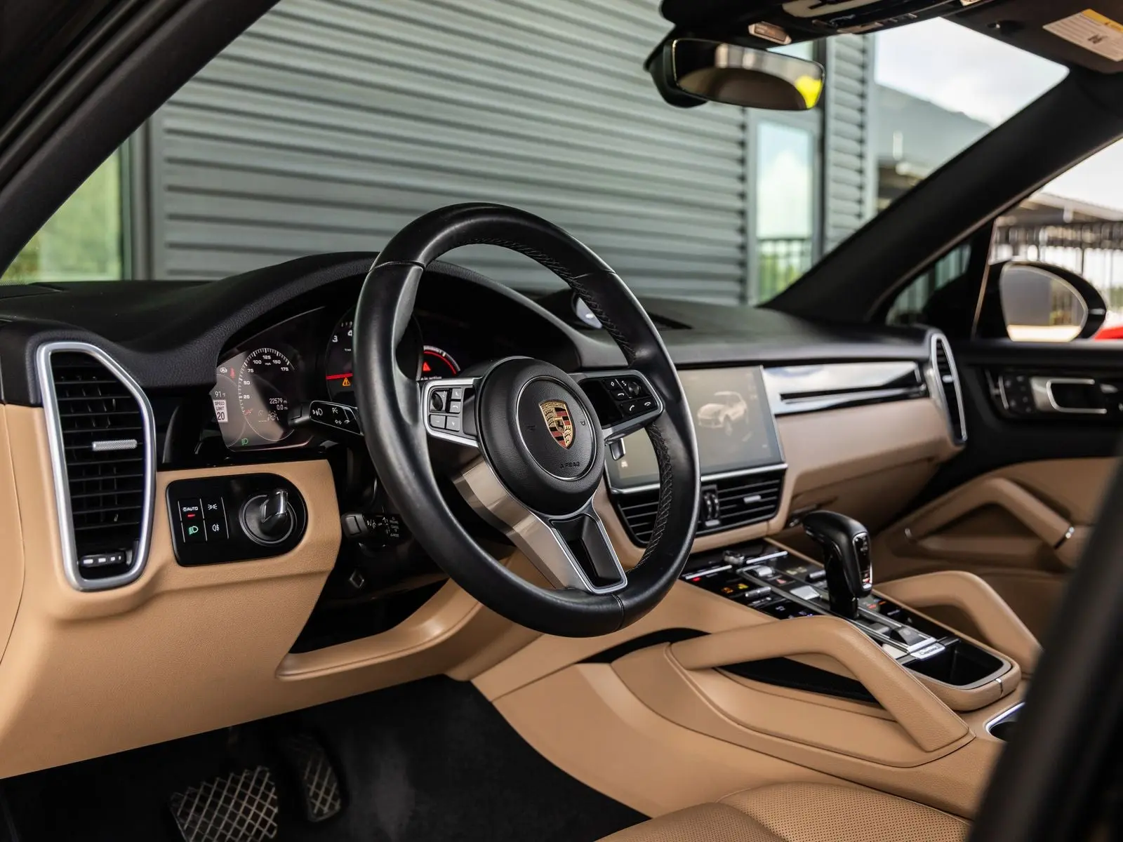 2023 Porsche Cayenne Platinum Edition photo 4