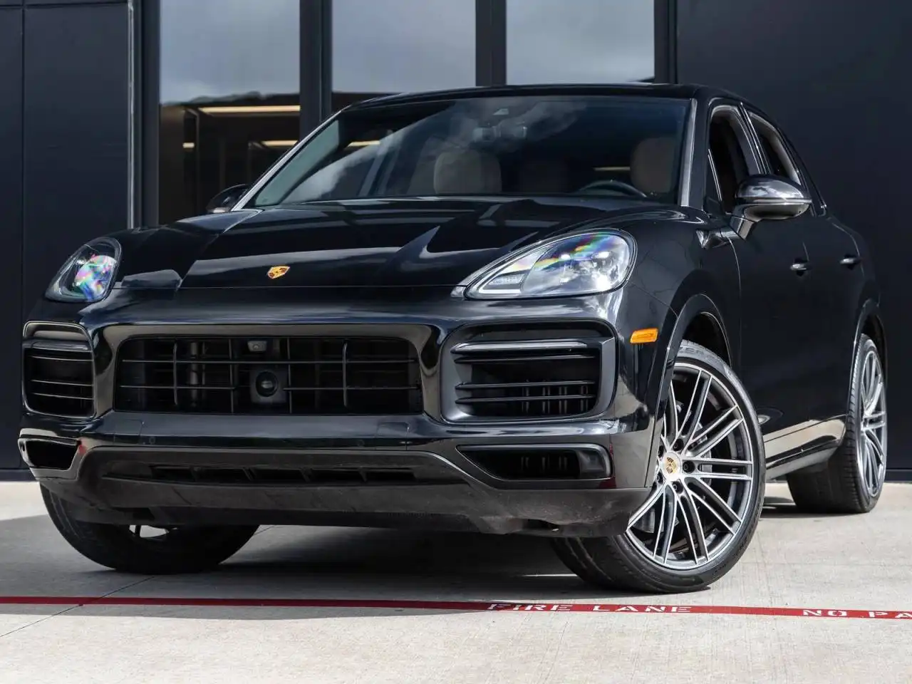 2023 Porsche Cayenne Platinum Edition's photo