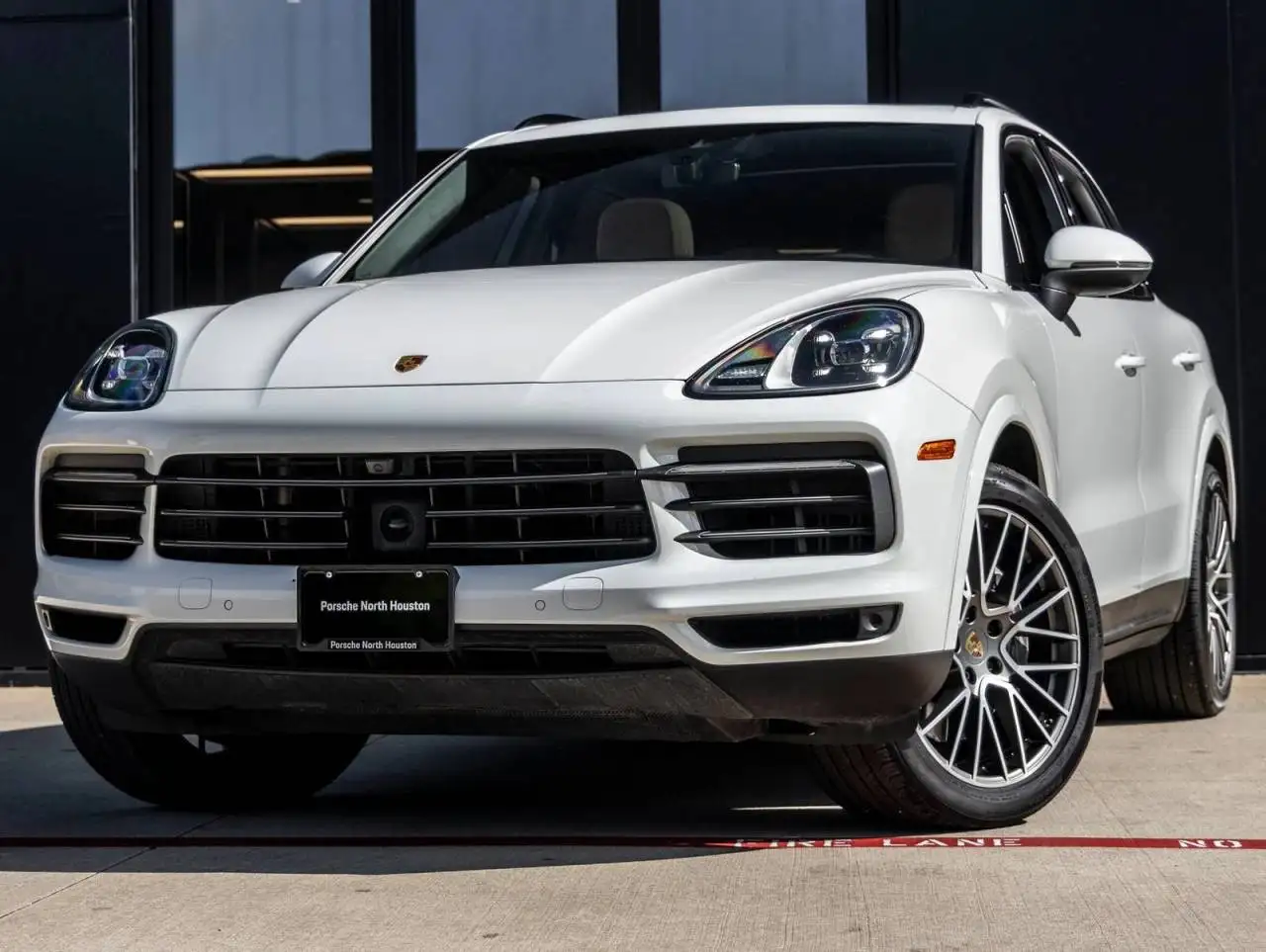 2023 Porsche Cayenne Platinum Edition's photo