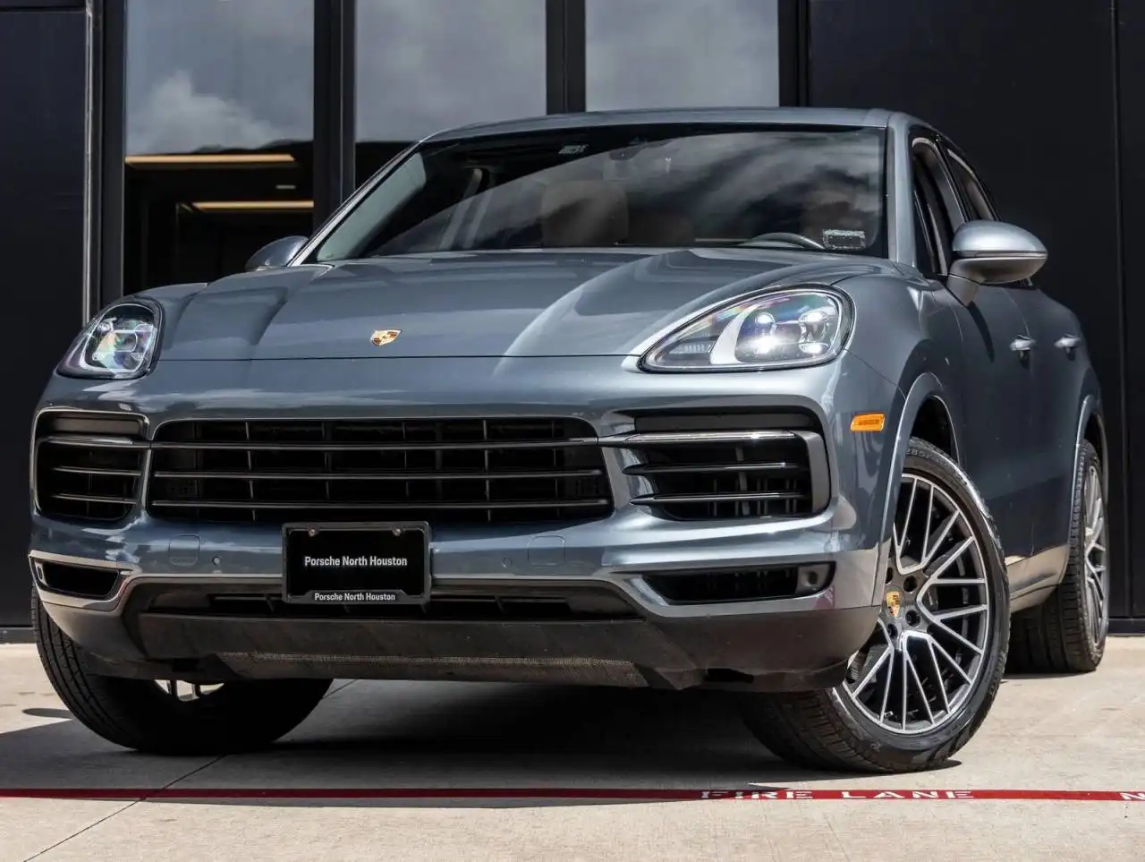 2019 Porsche Cayenne Base's photo