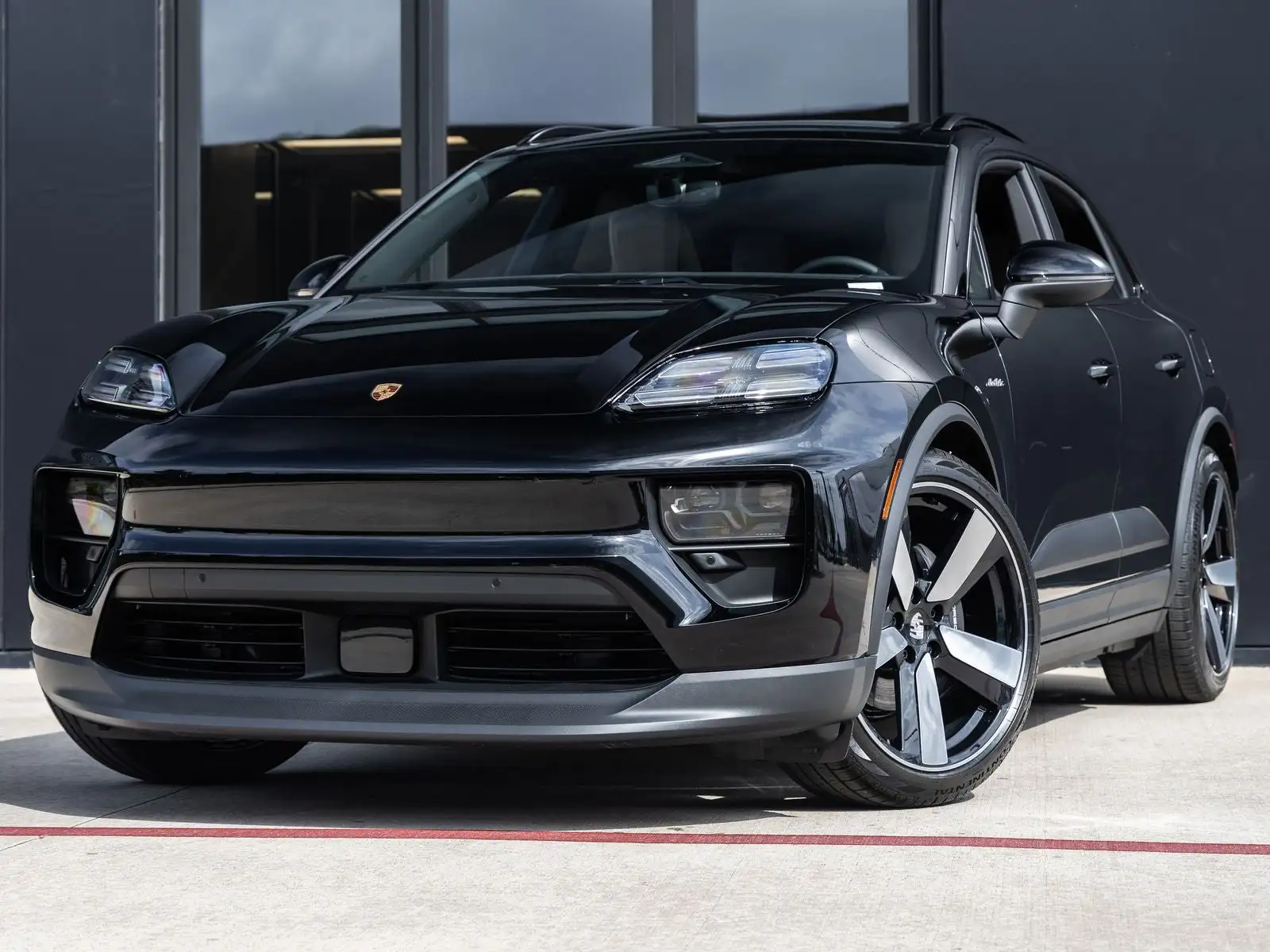 2025 Porsche Macan Macan Electric's photo