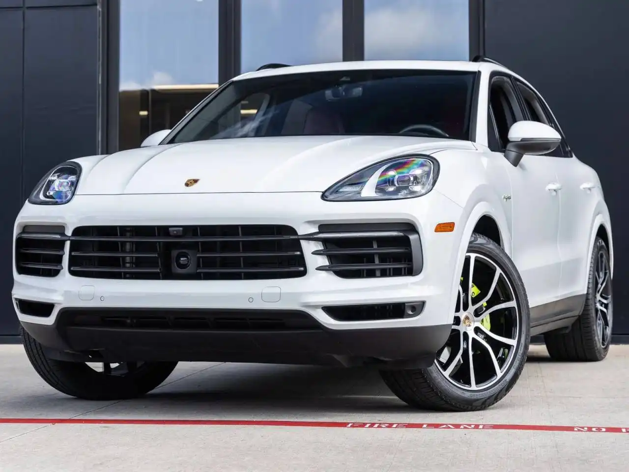 2023 Porsche Cayenne E-Hybrid's photo