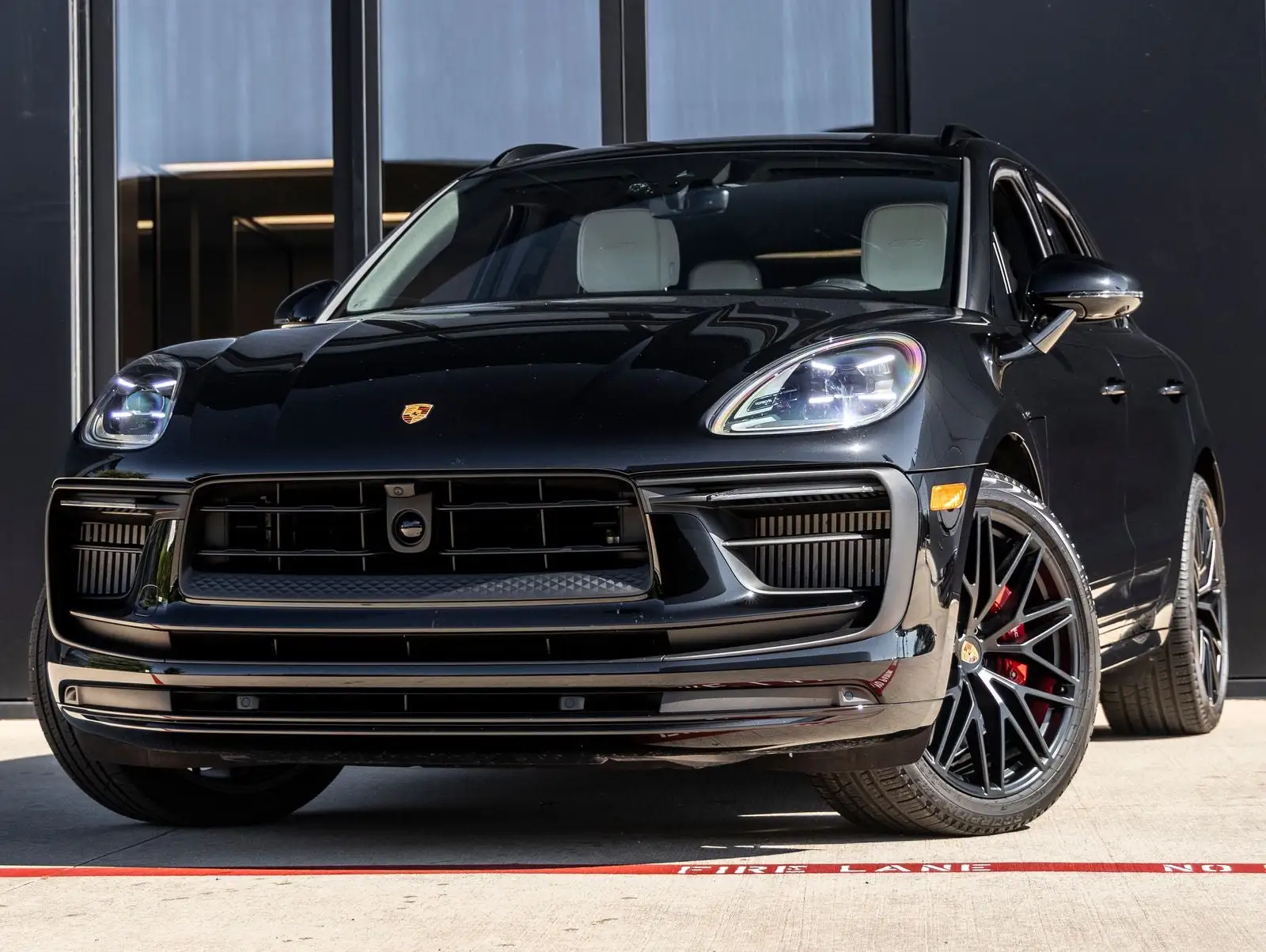 2025 Porsche Macan GTS photo 1