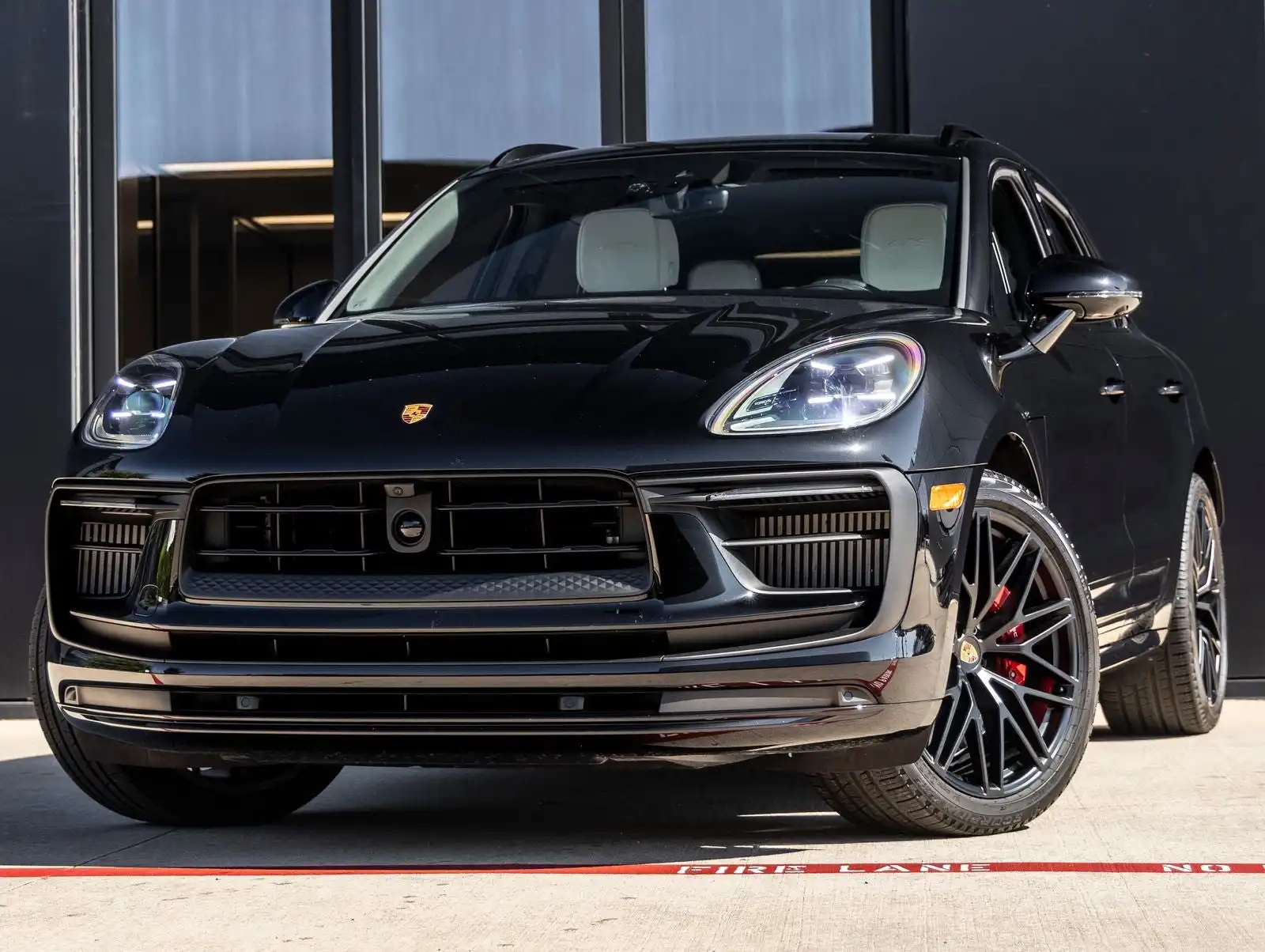 2025 Porsche Macan GTS's photo