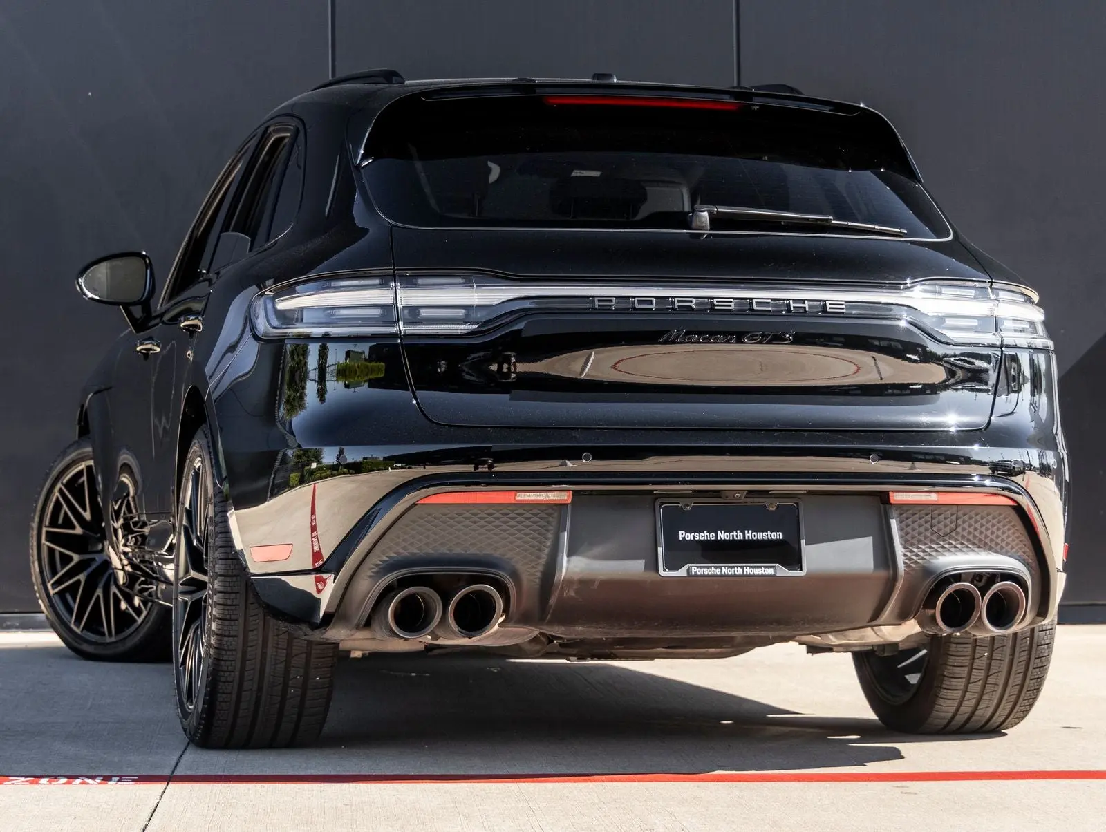 2025 Porsche Macan GTS photo 3