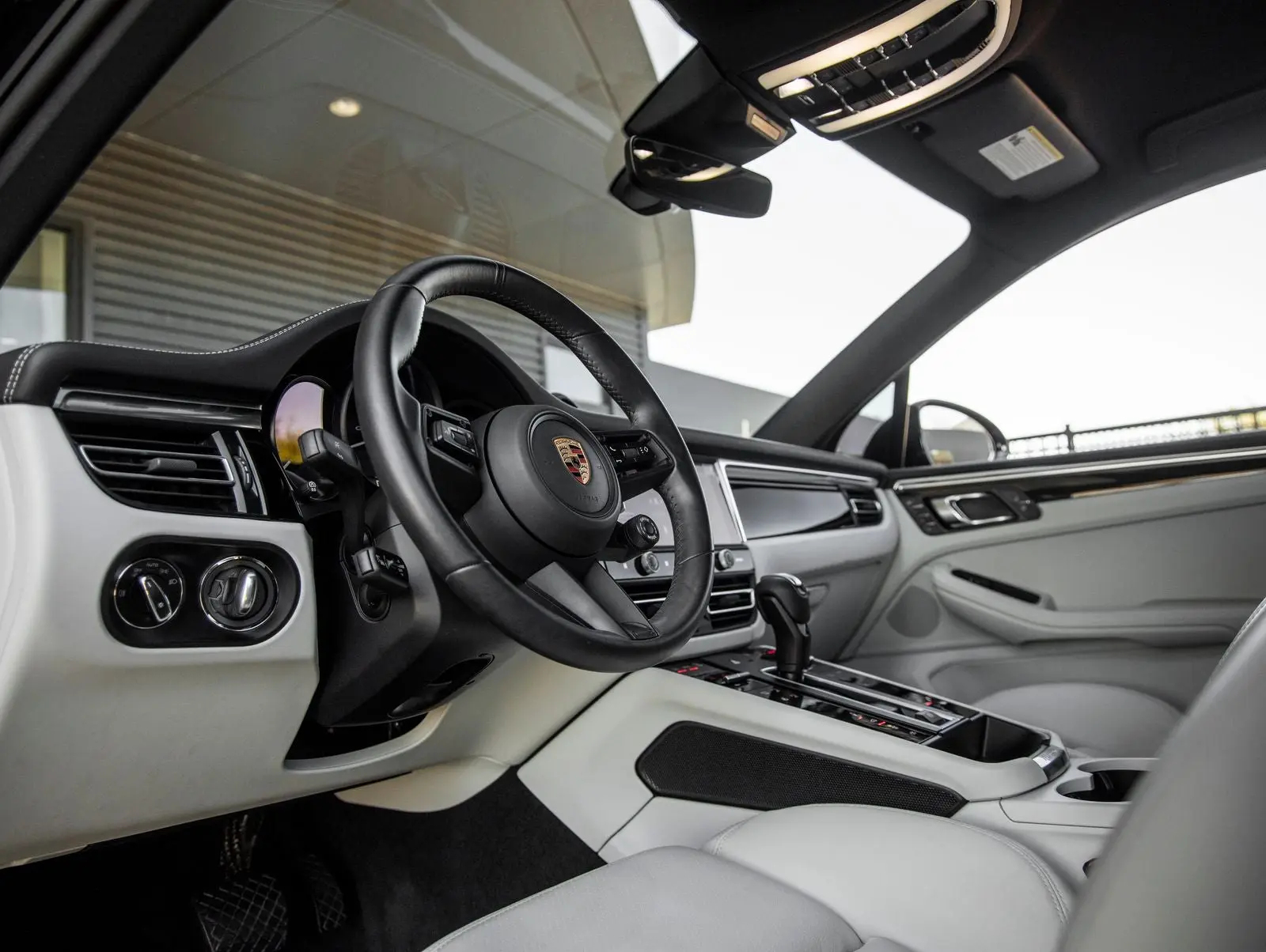 2025 Porsche Macan GTS photo 4