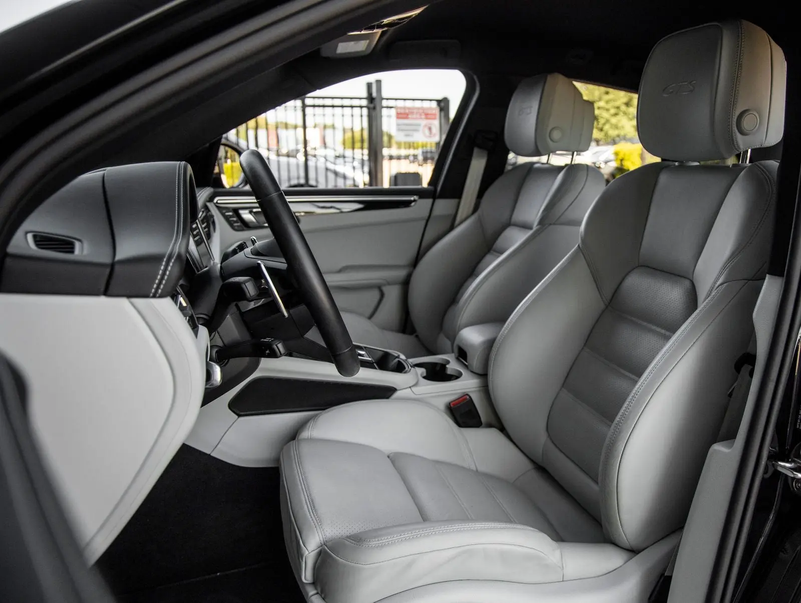 2025 Porsche Macan GTS photo 5
