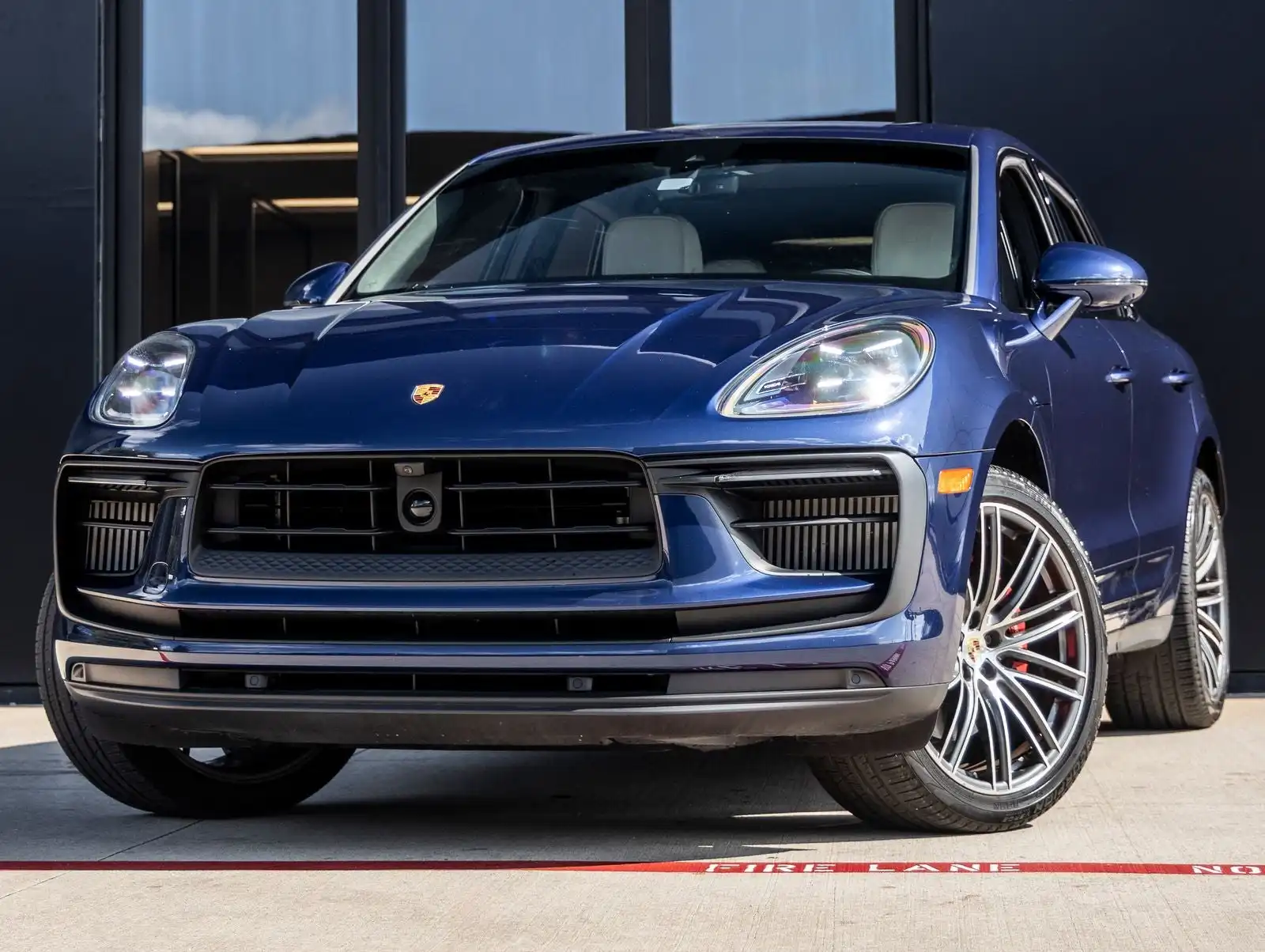 2023 Porsche Macan S's photo