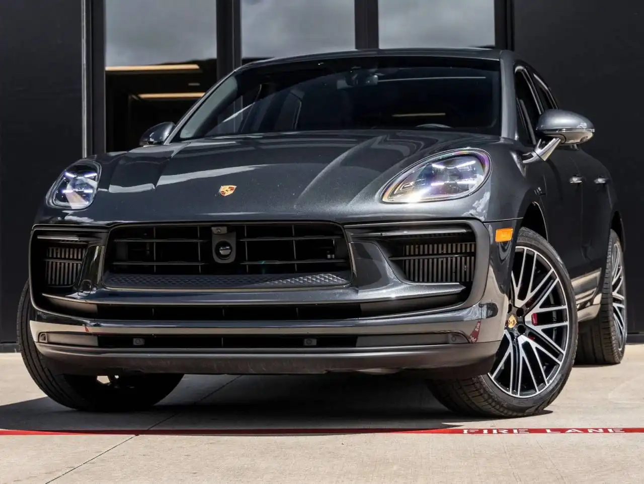 2024 Porsche Macan S's photo
