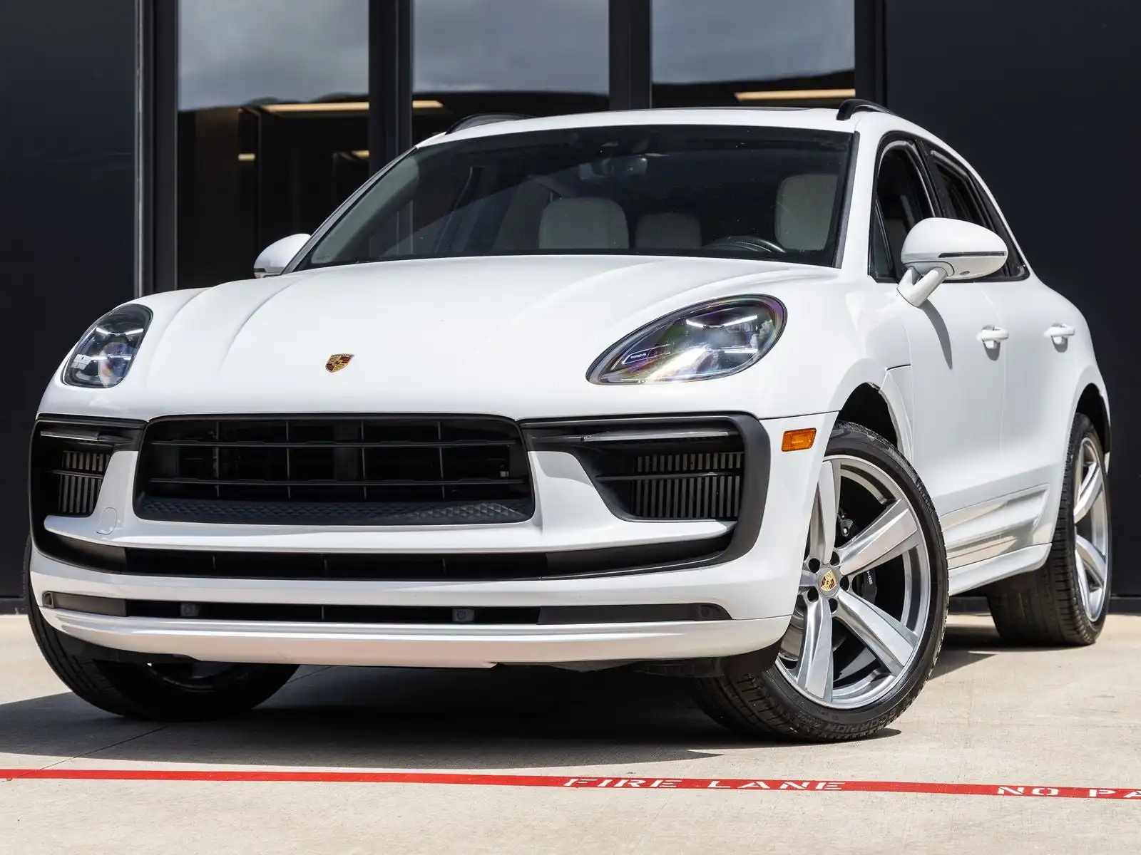 2022 Porsche Macan S's photo