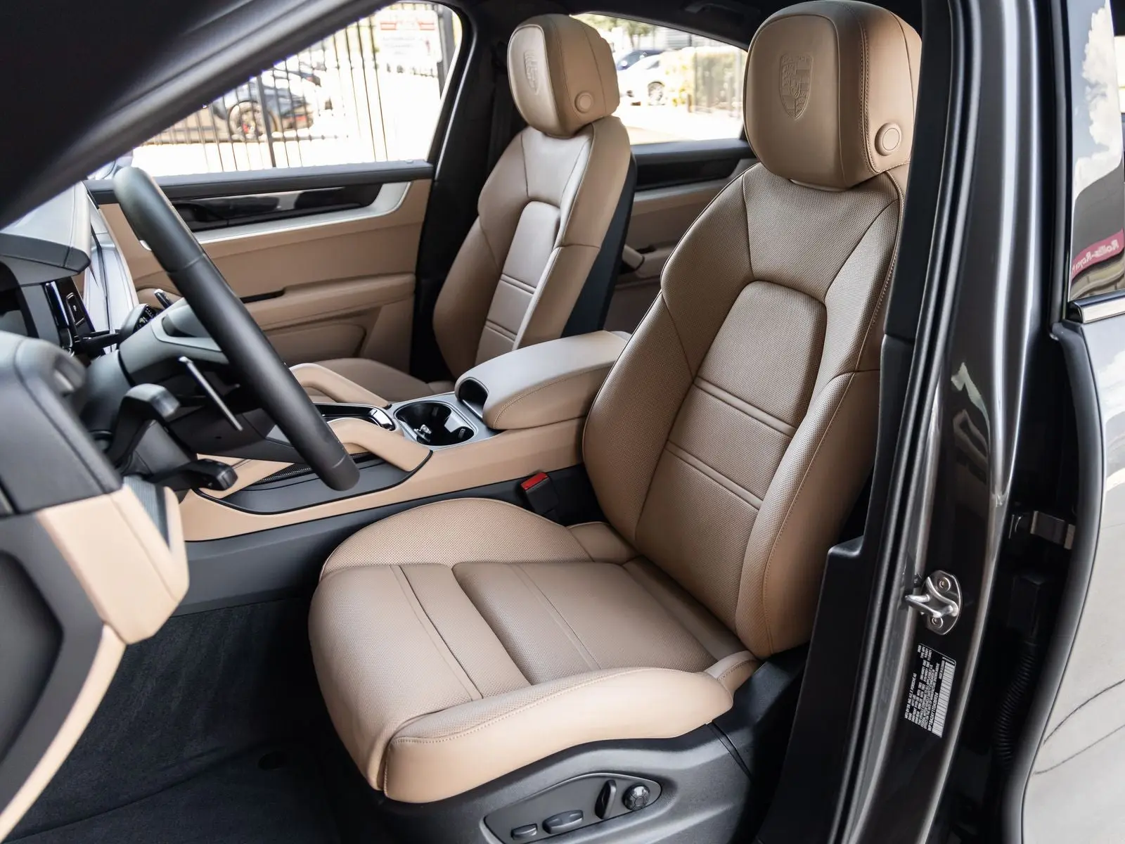 2026 Porsche Cayenne Base photo 5