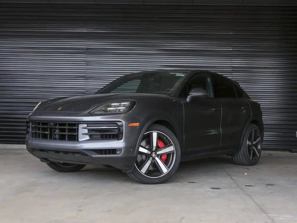 2025 Porsche Cayenne S's photo