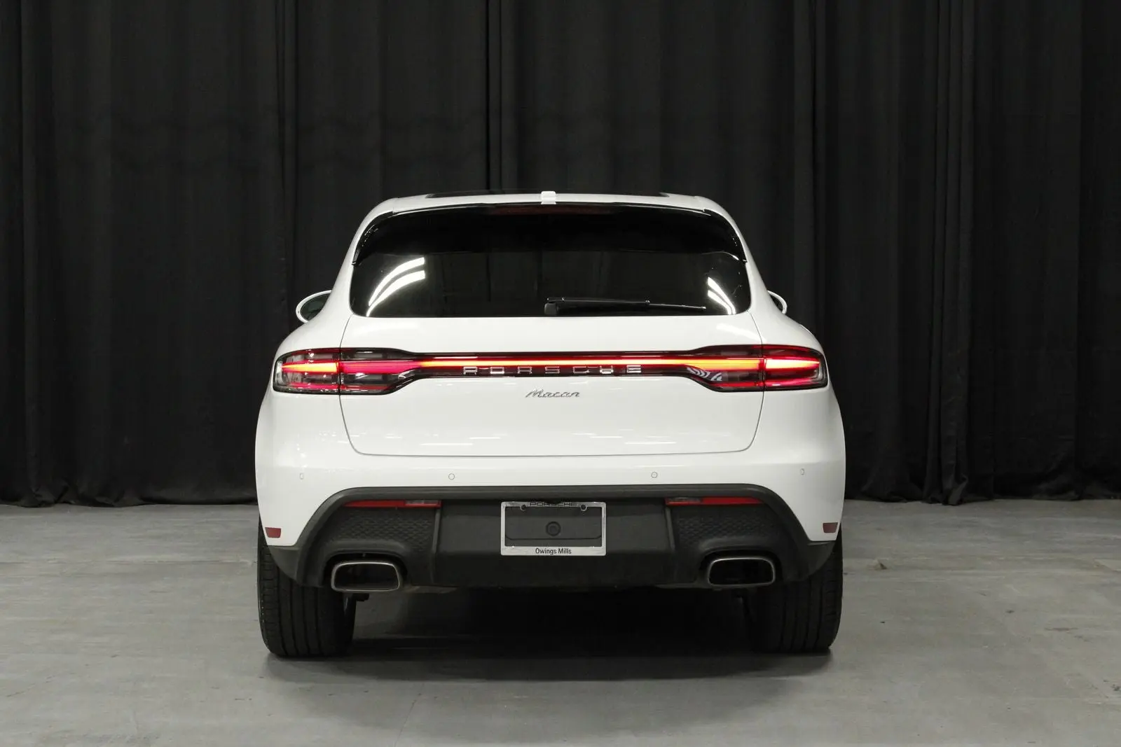 2025 Porsche Macan Base photo 4
