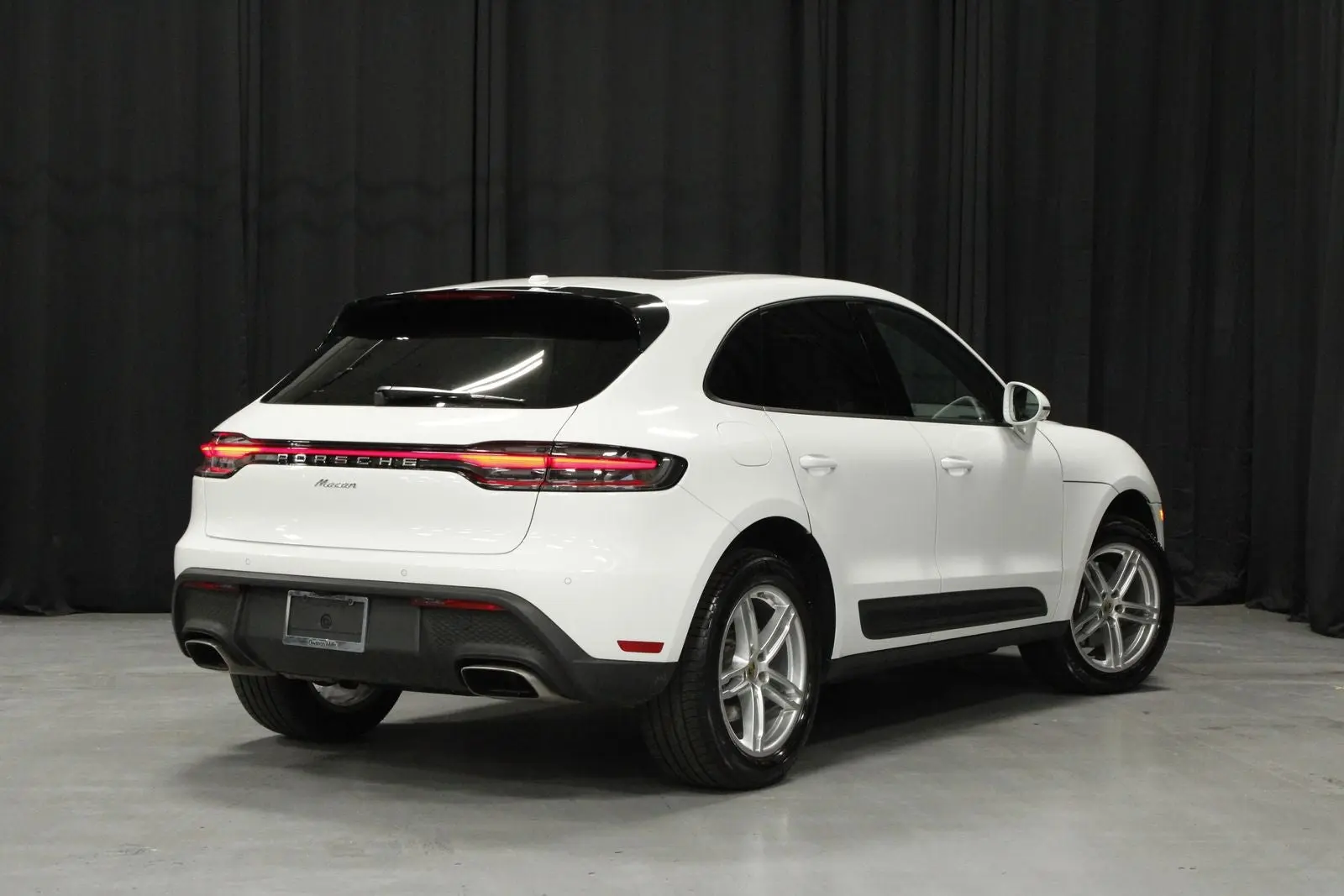 2025 Porsche Macan Base photo 5