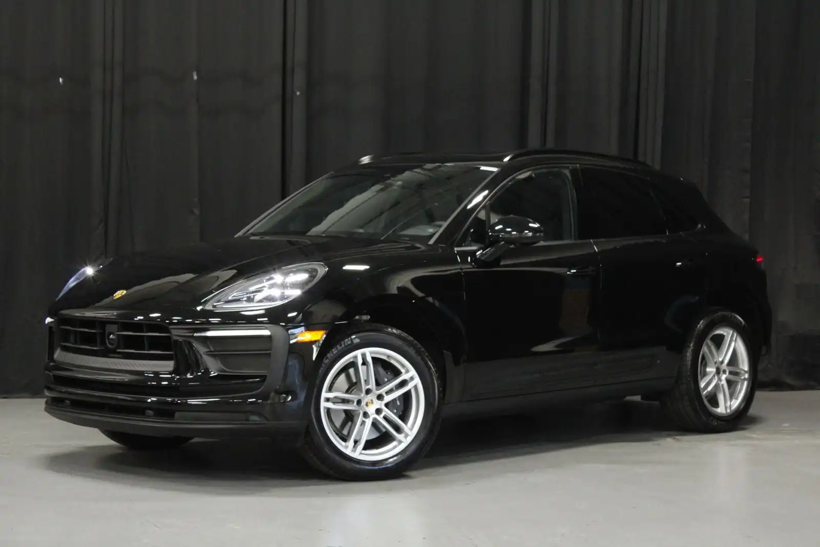 2026 Porsche Macan Base's photo