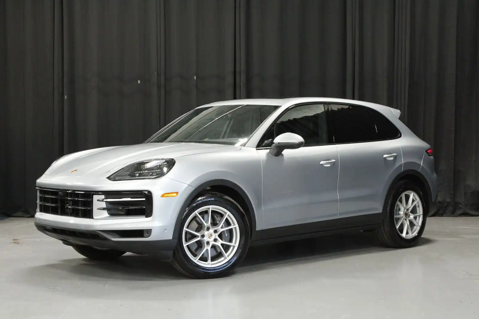 2025 Porsche Cayenne Base's photo