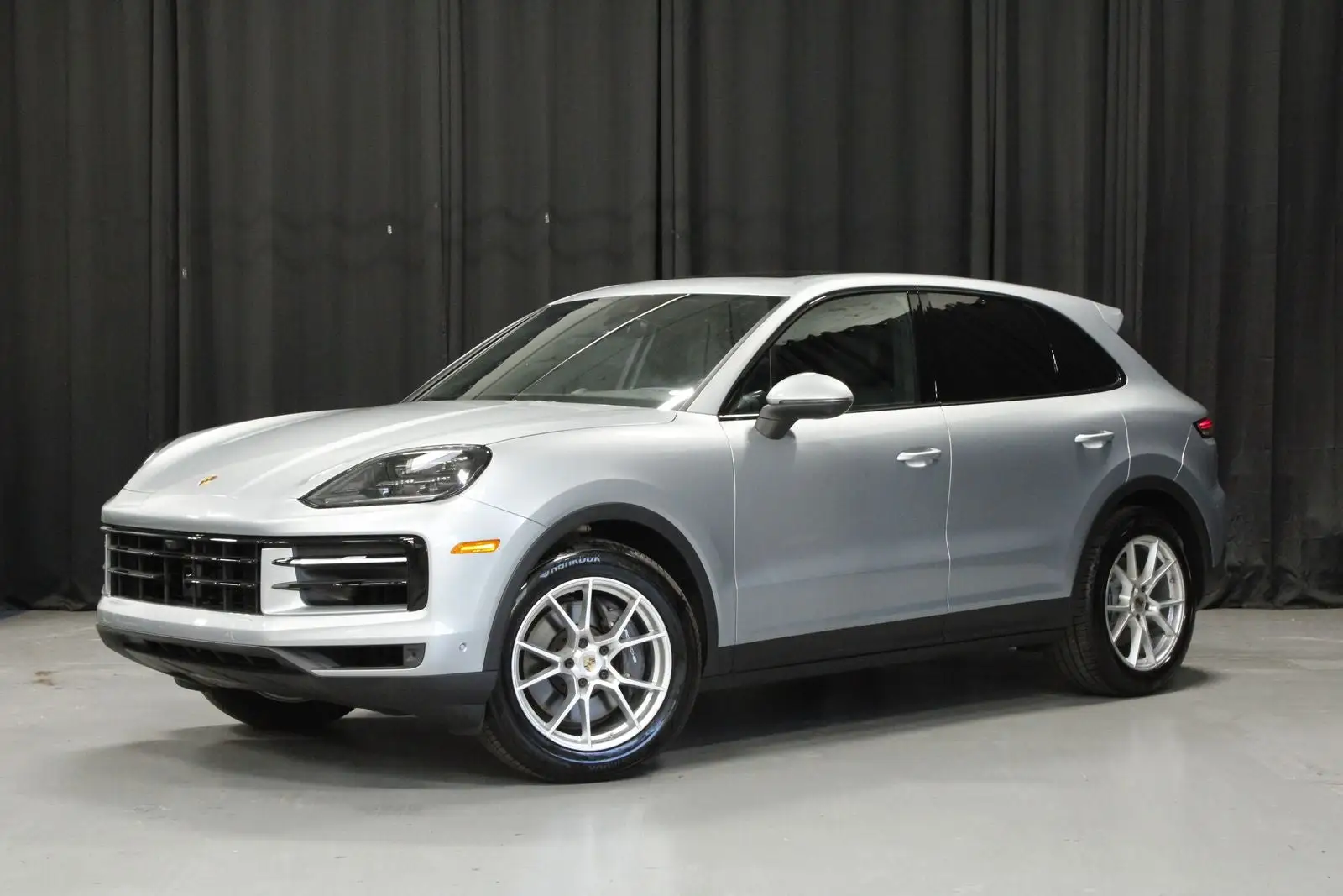 2025 Porsche Cayenne Base photo 1